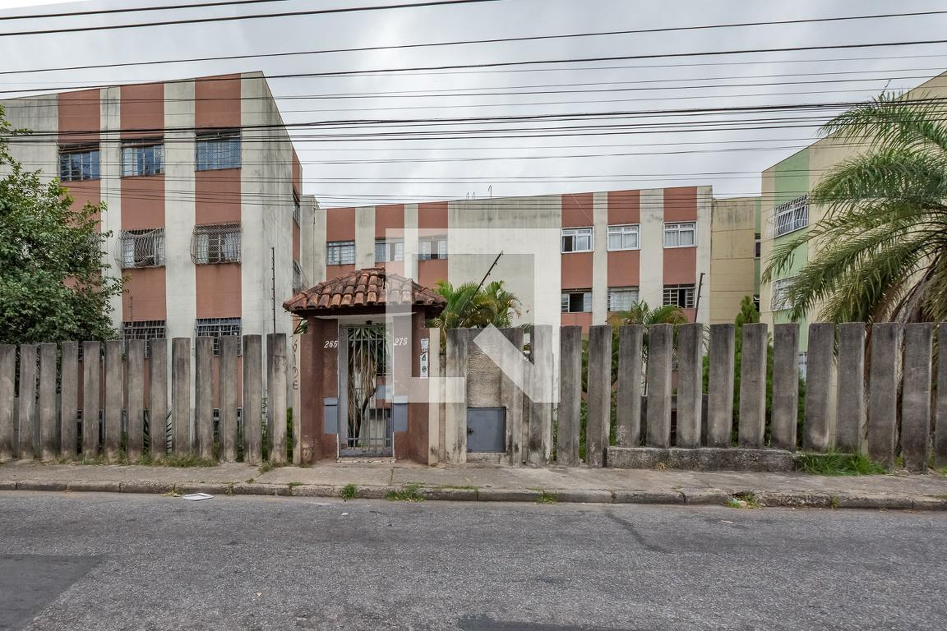 Fachada Condomínio em Rua Belfort Roxo, 275