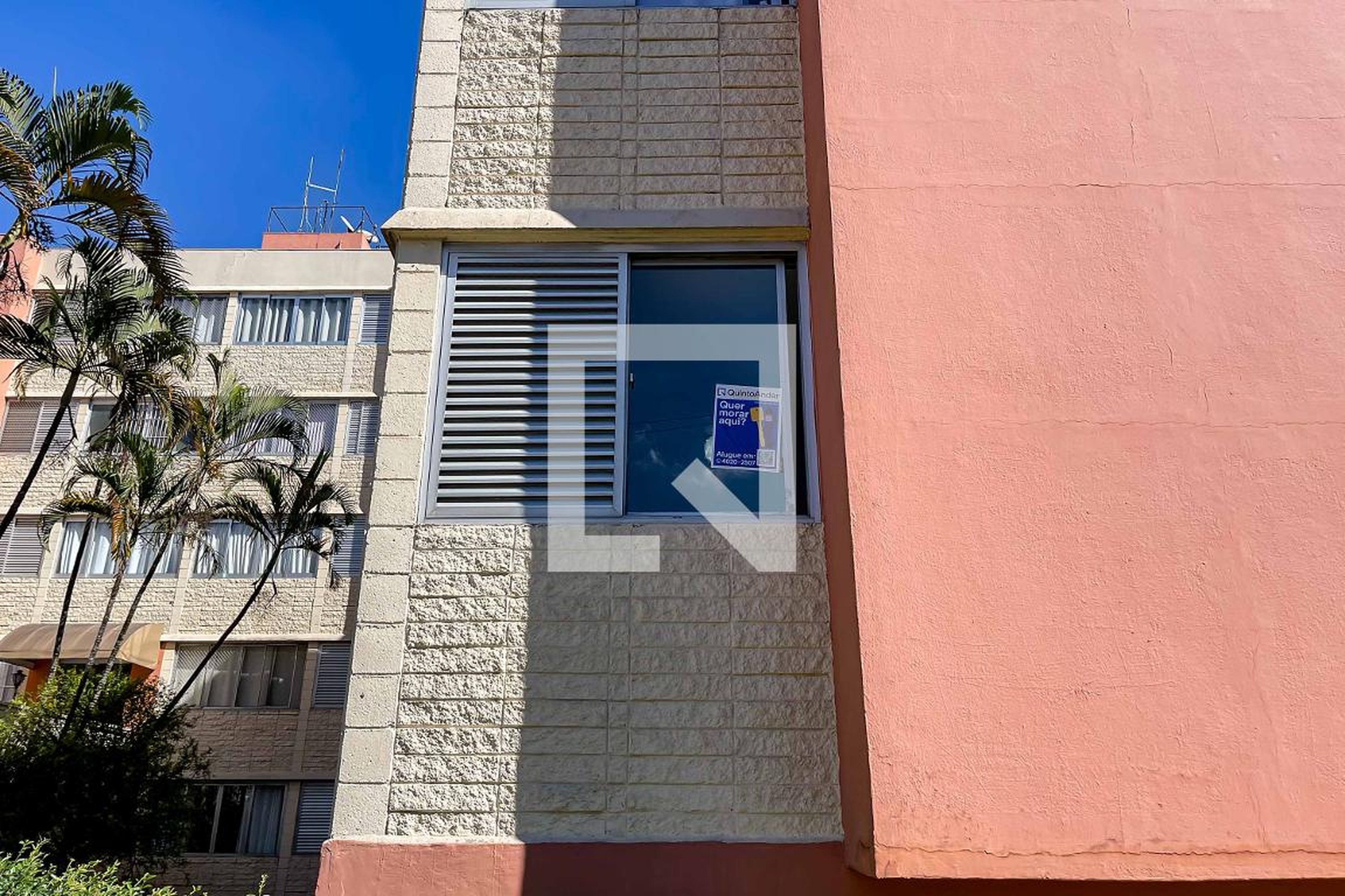 Fachada Condomínio em Rua Carlos Belmiro Correia, 171