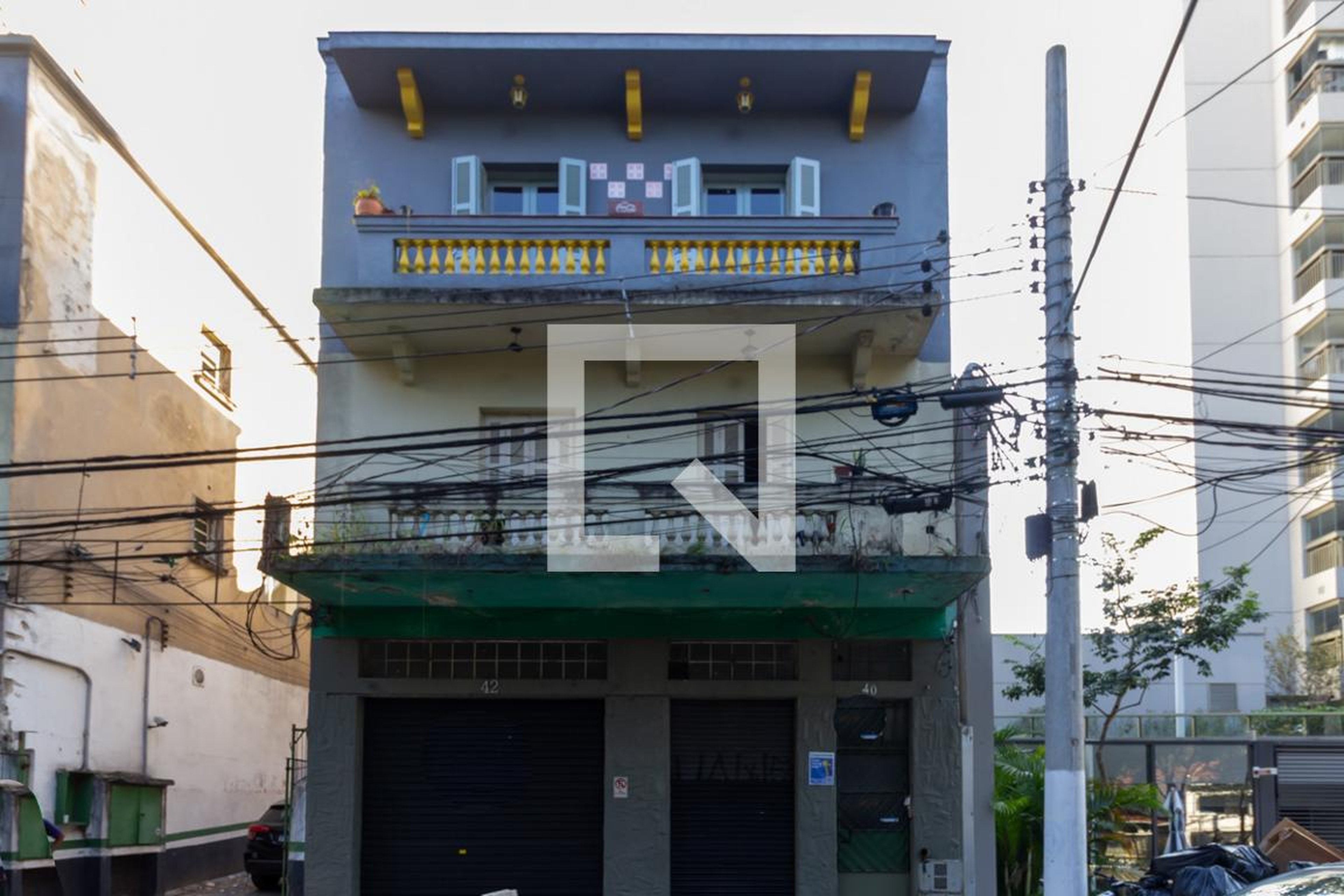 Fachada Condomínio em Rua Capitão Macedo, 40