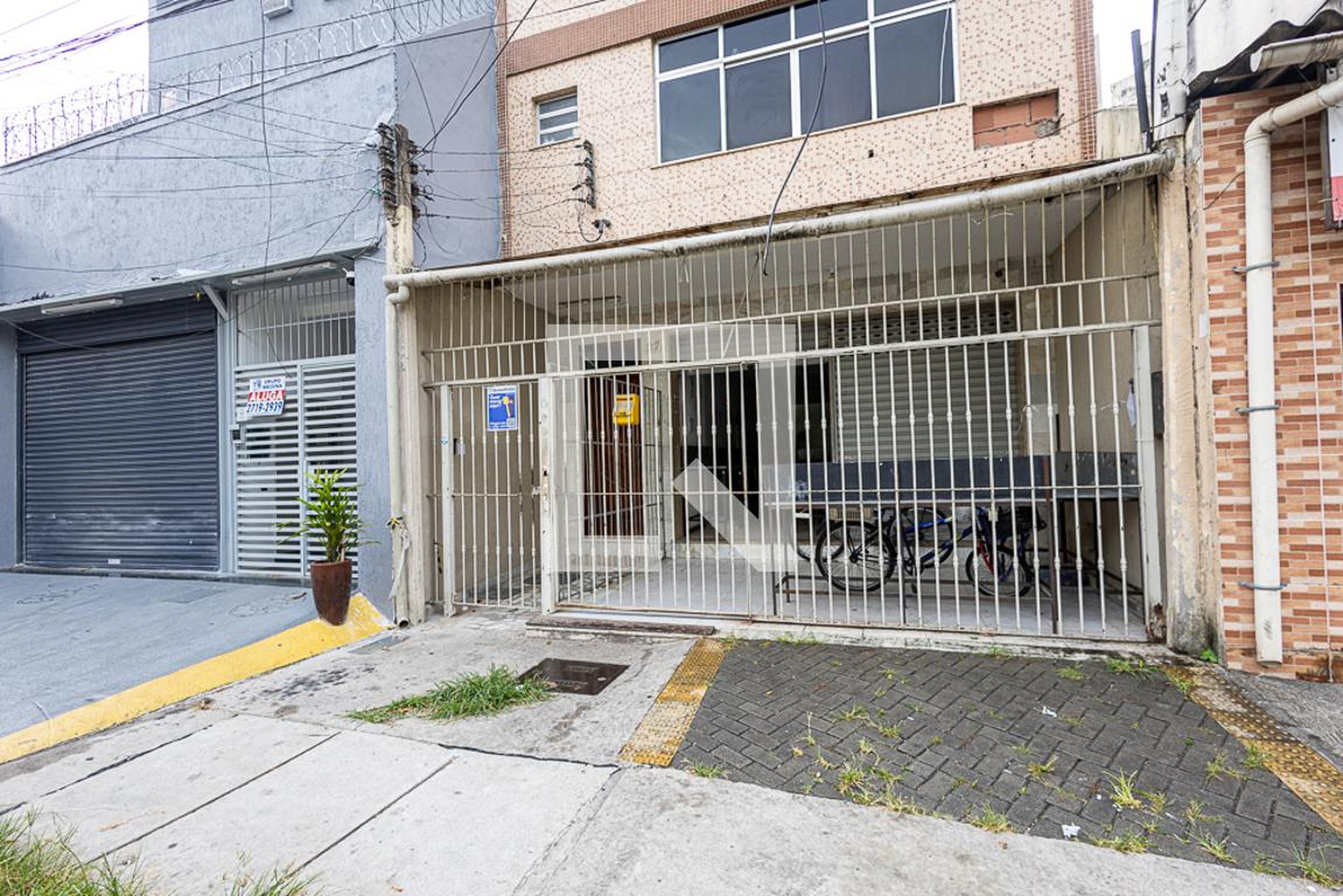 Fachada Condomínio em Rua Cadete Xavier Leal, 27