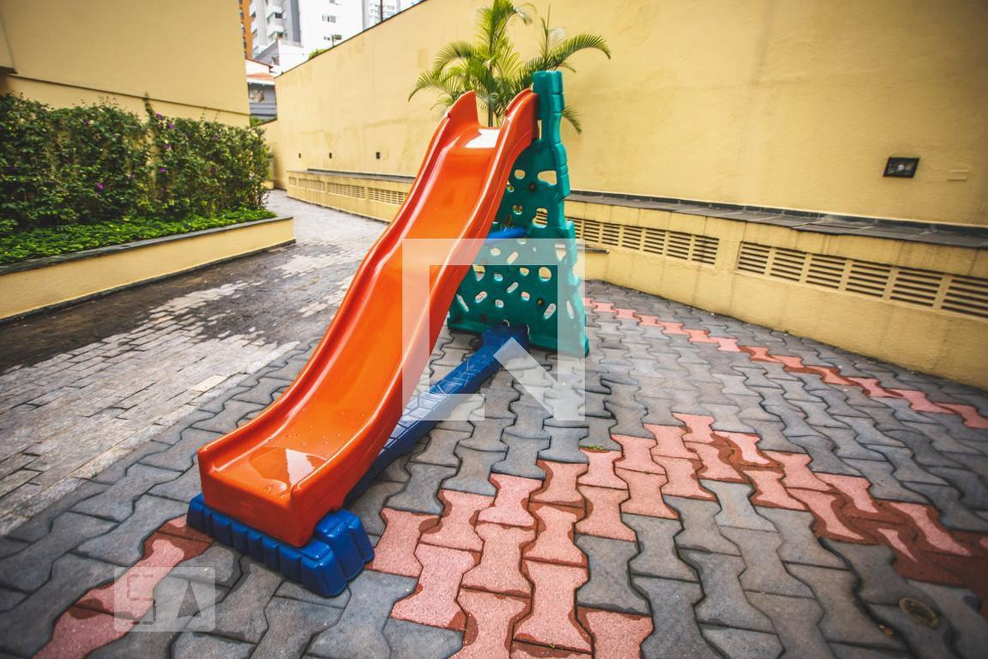 Playground - Flamingo