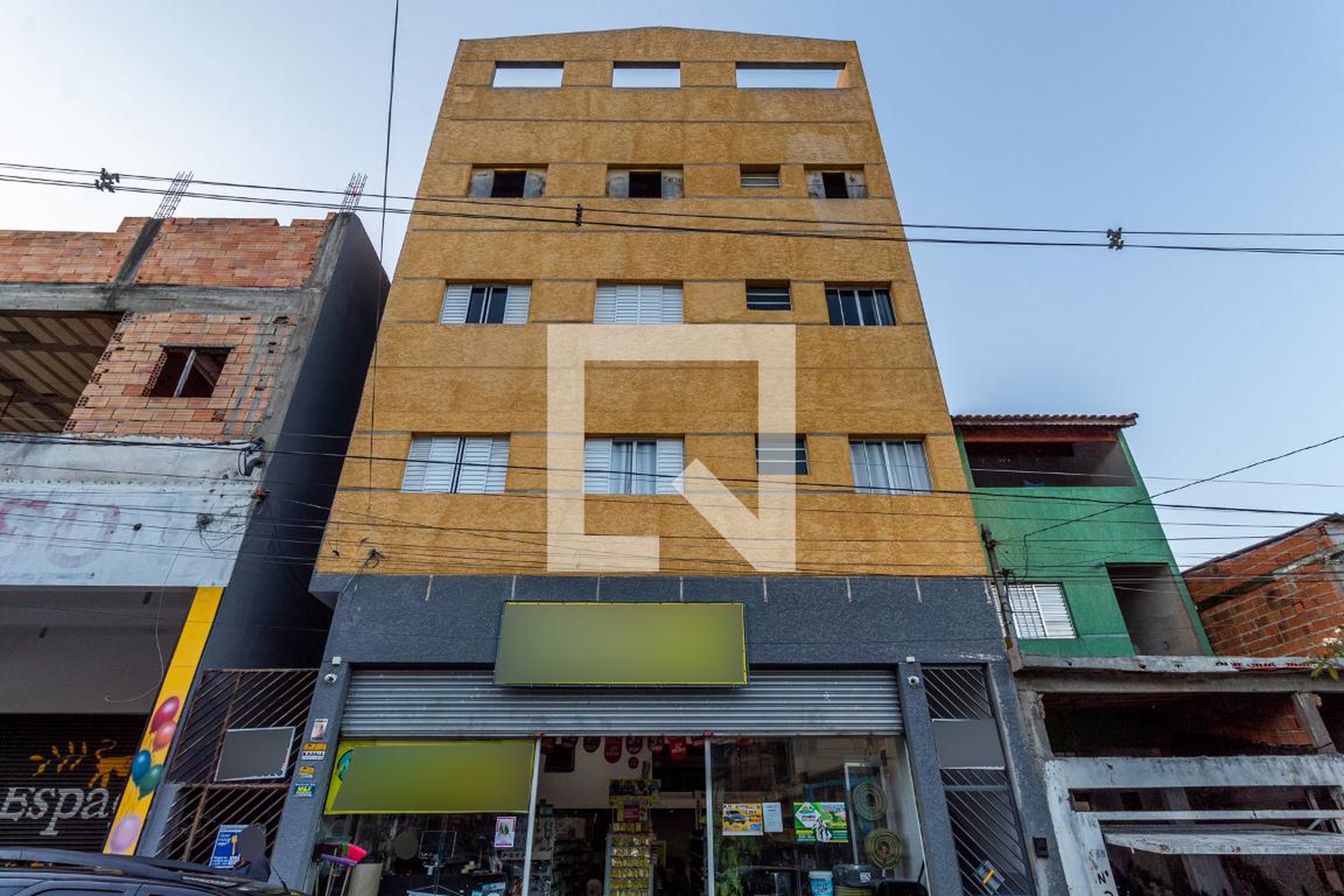 Fachada Condomínio em Rua Aparecida Ramos Fuchida, 82