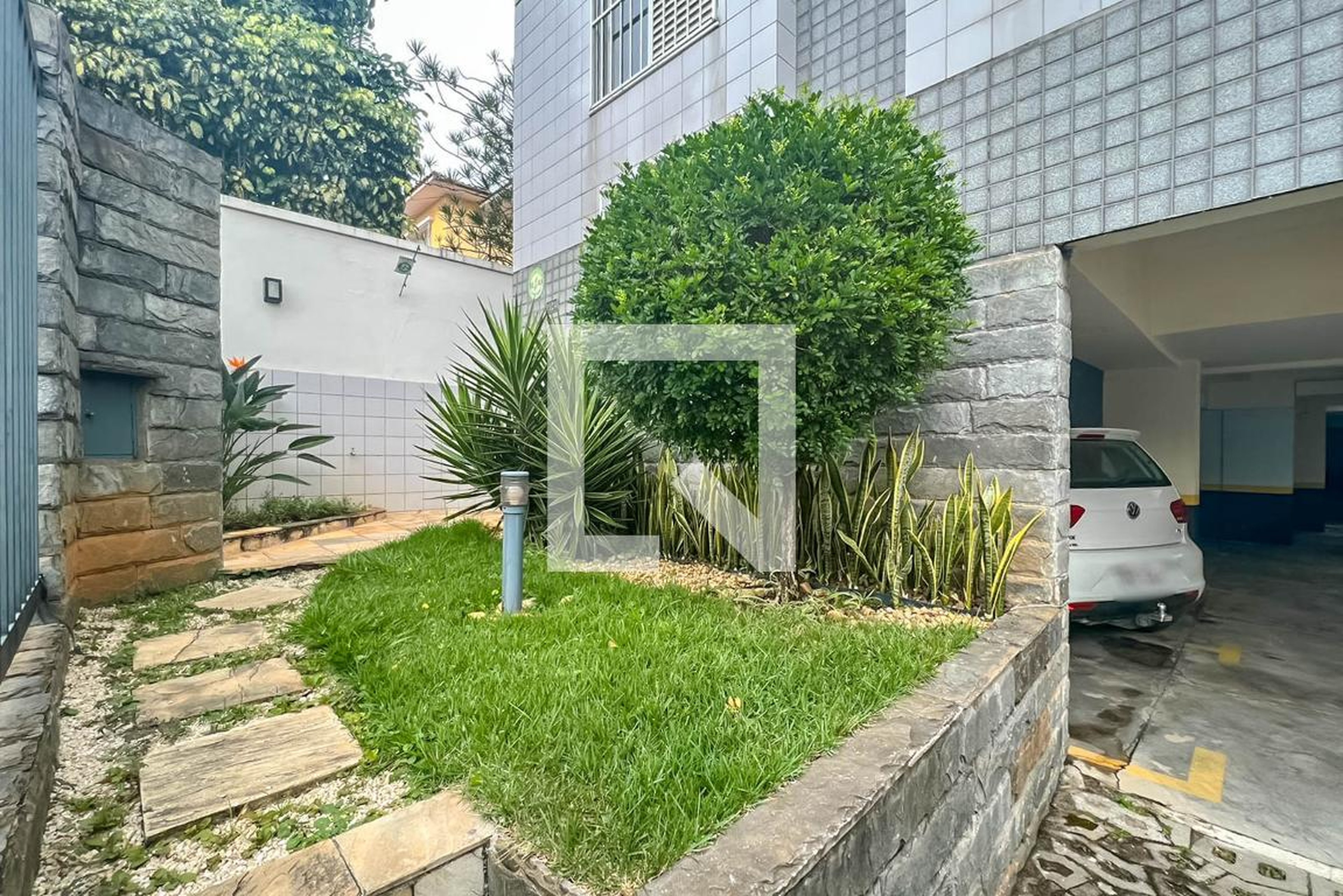 Entrada Condomínio em Rua Cura D'Ars, 1124