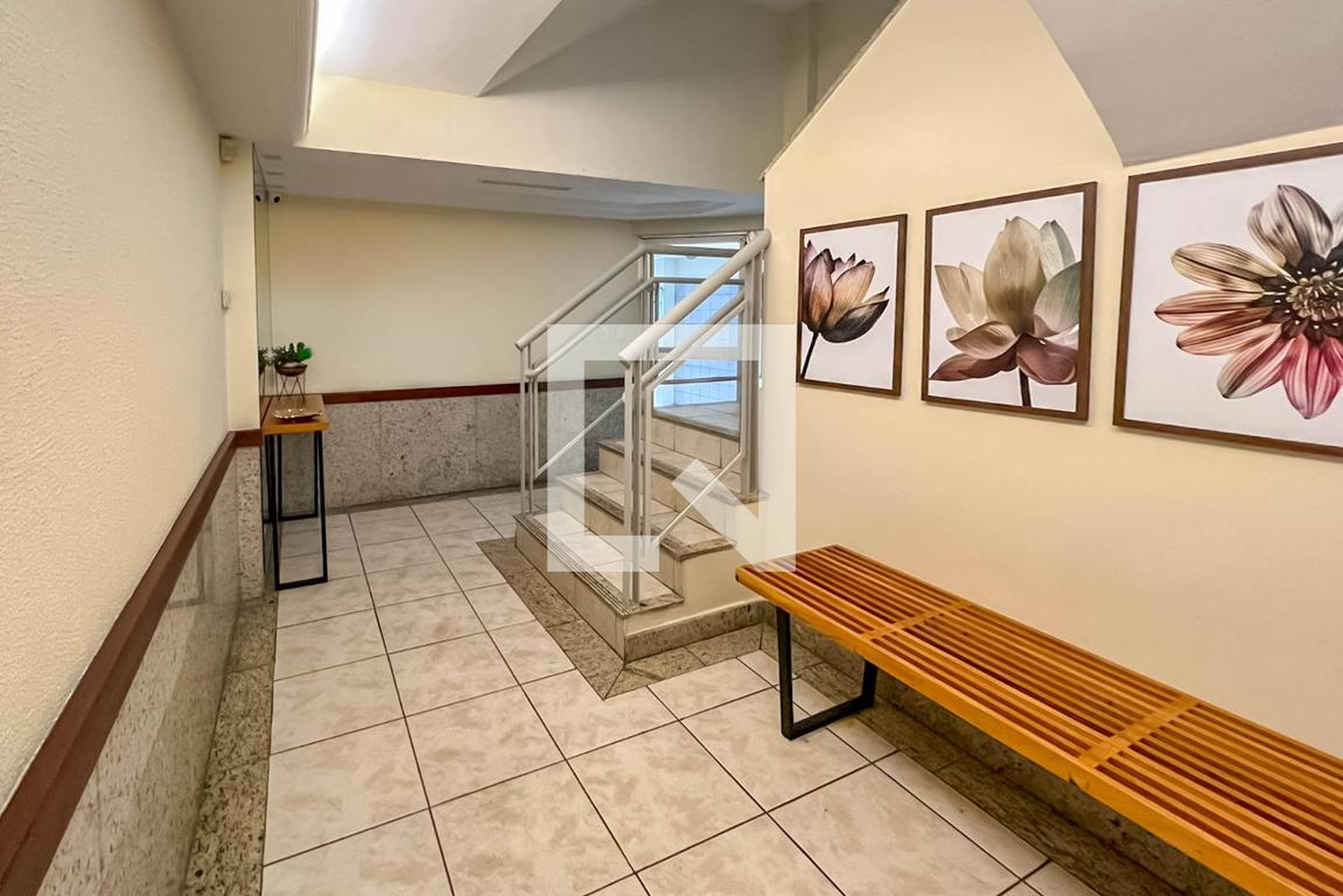 Hall de Entrada Condomínio em Rua Cura D'Ars, 1124