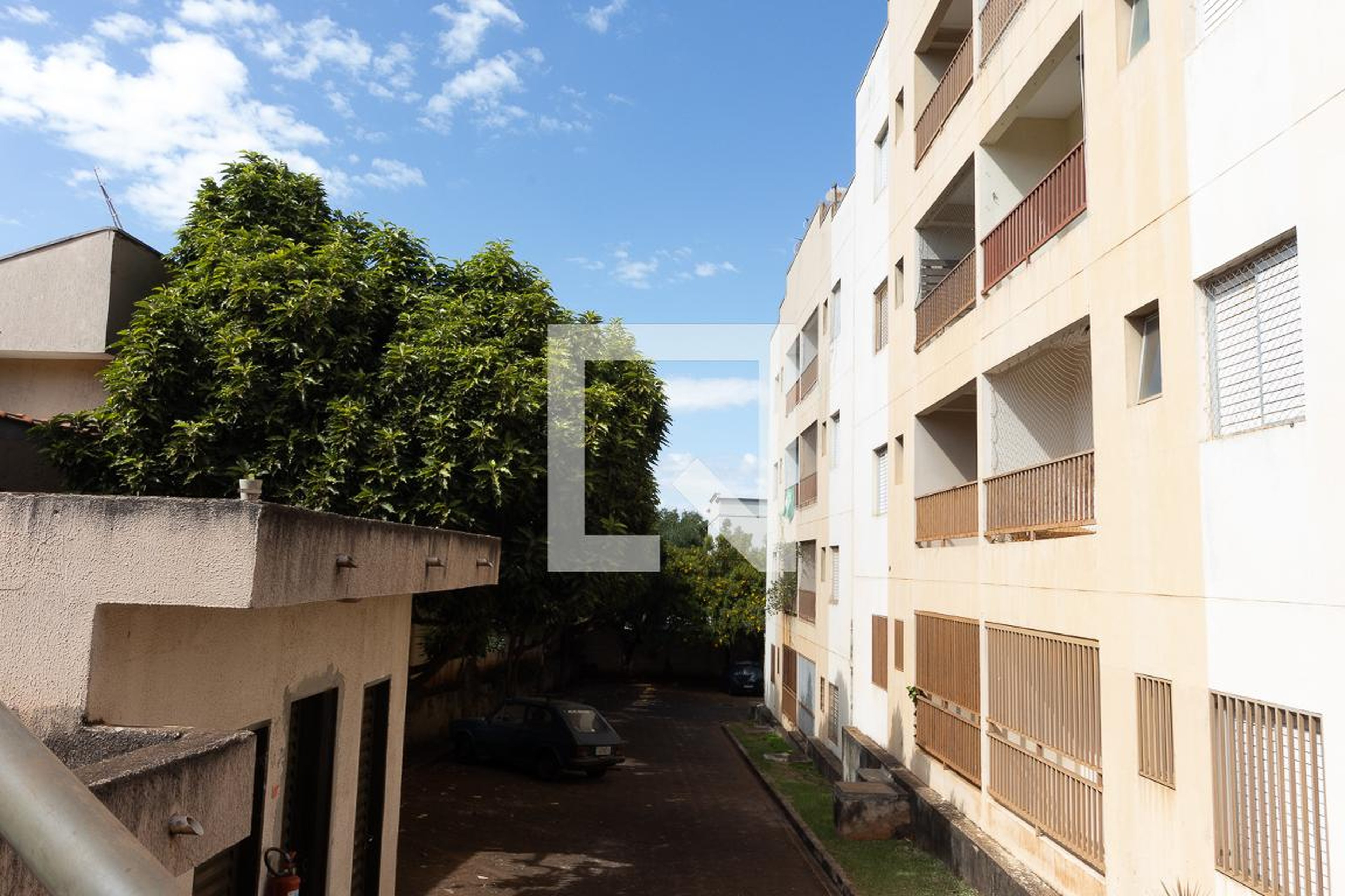 Fachada Condomínio em Rua Antônio Ribeiro de Rezende, 235