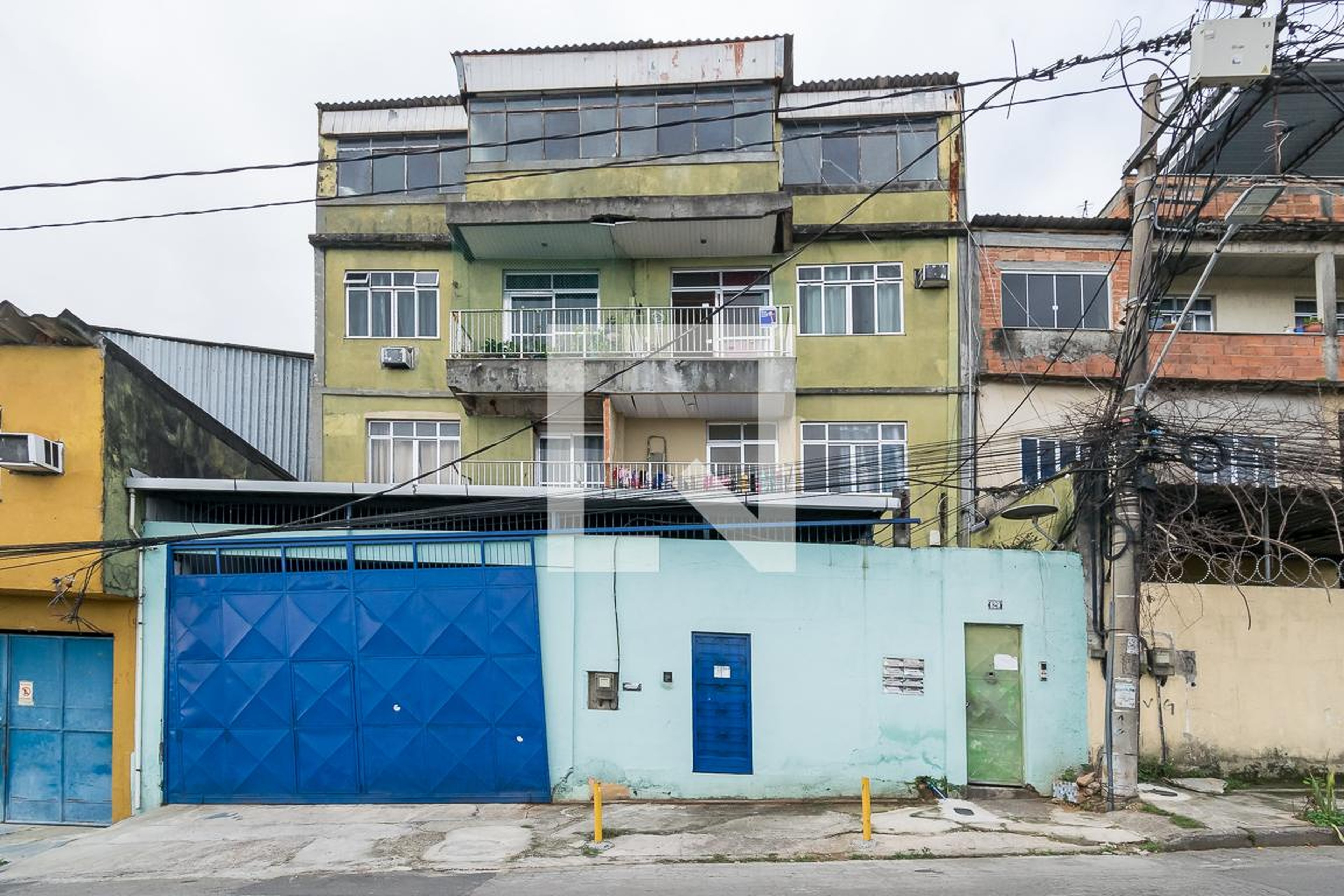 Fachada do Prédio Condomínio em Rua Teixeira E Sousa, 129