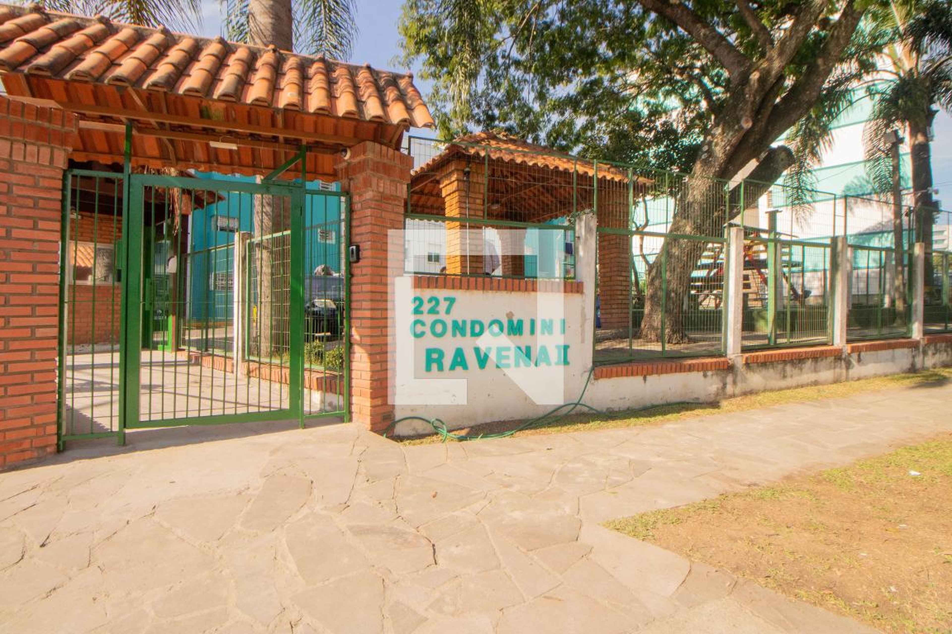 Fachada do Condomínio Condomínio Ravena 2