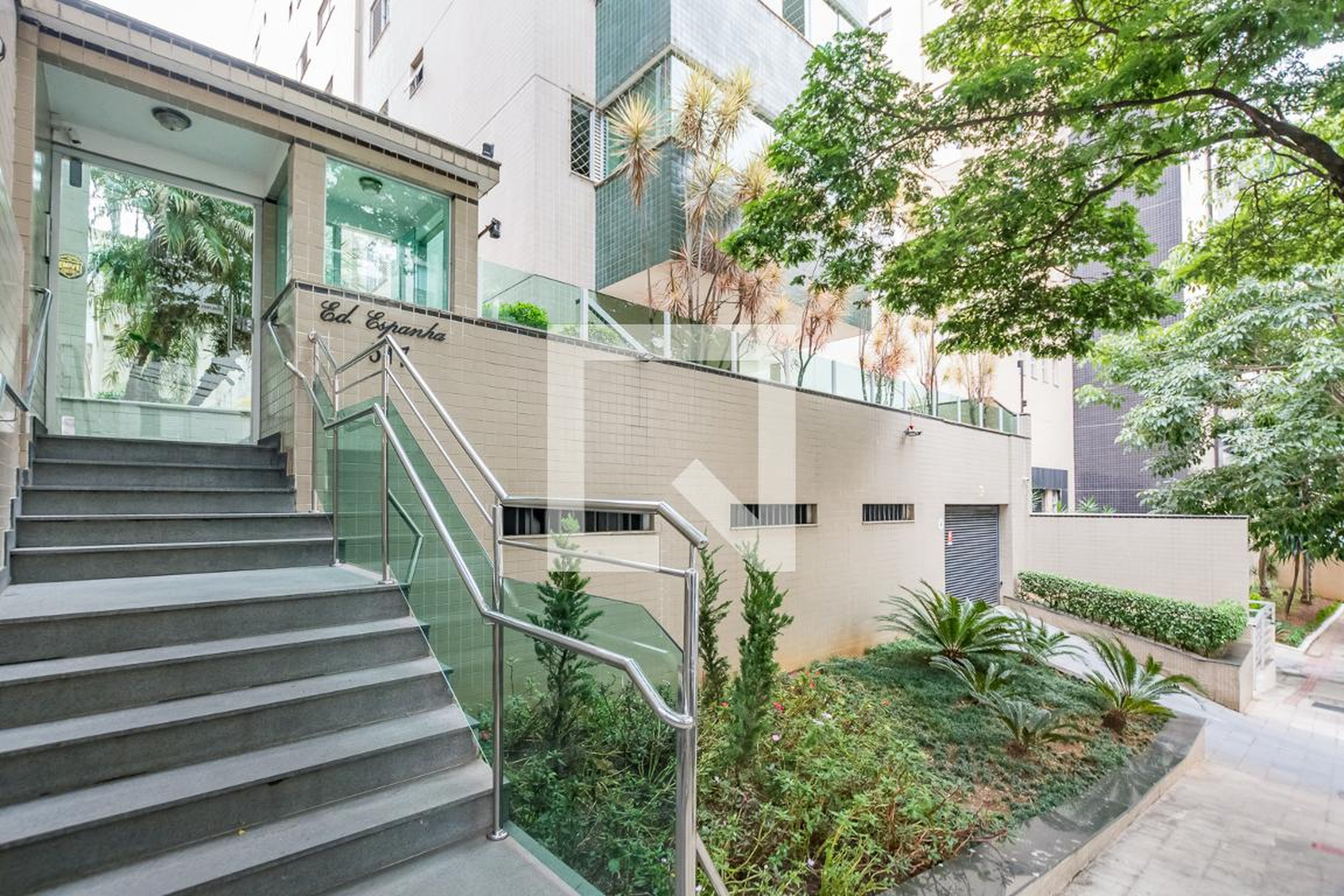 Fachada Condomínio em Rua Professora Bartira Mourão, 517