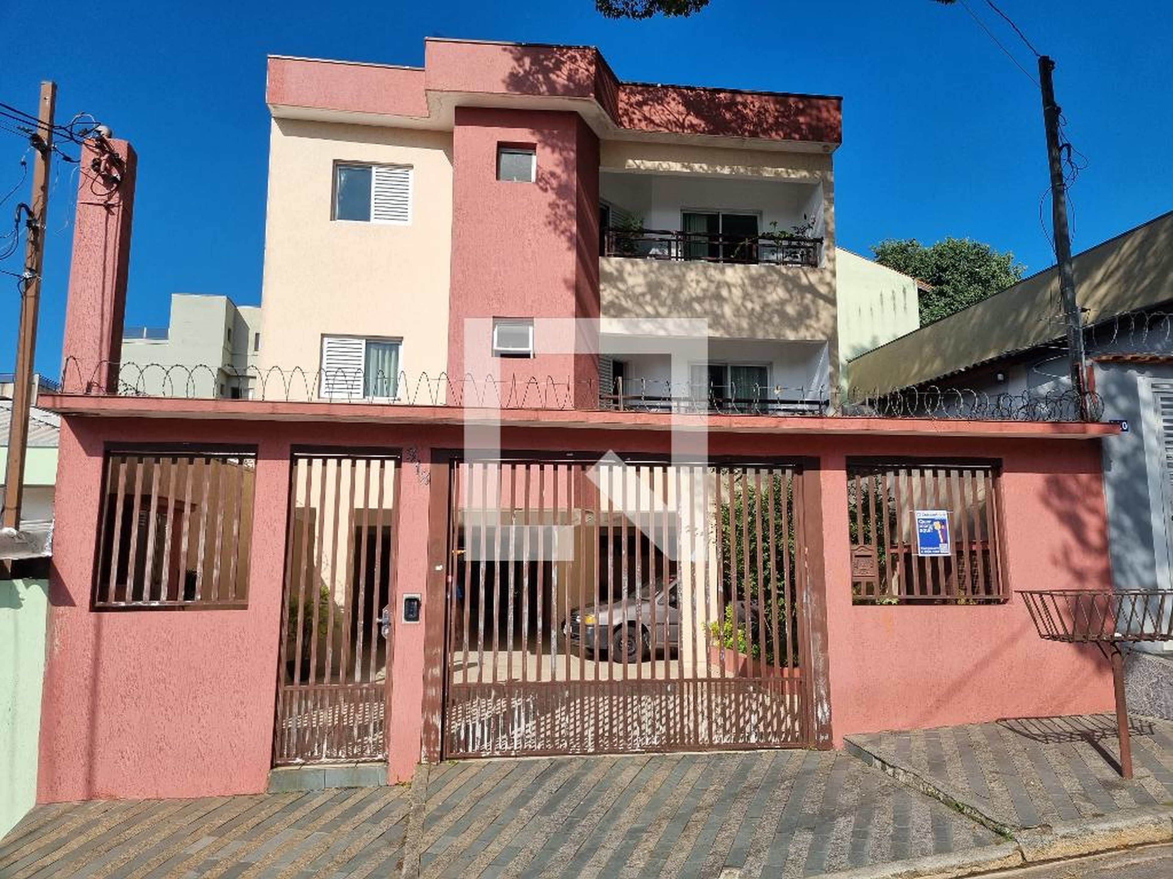 Fachada Condomínio em Rua Paranapanema, 318