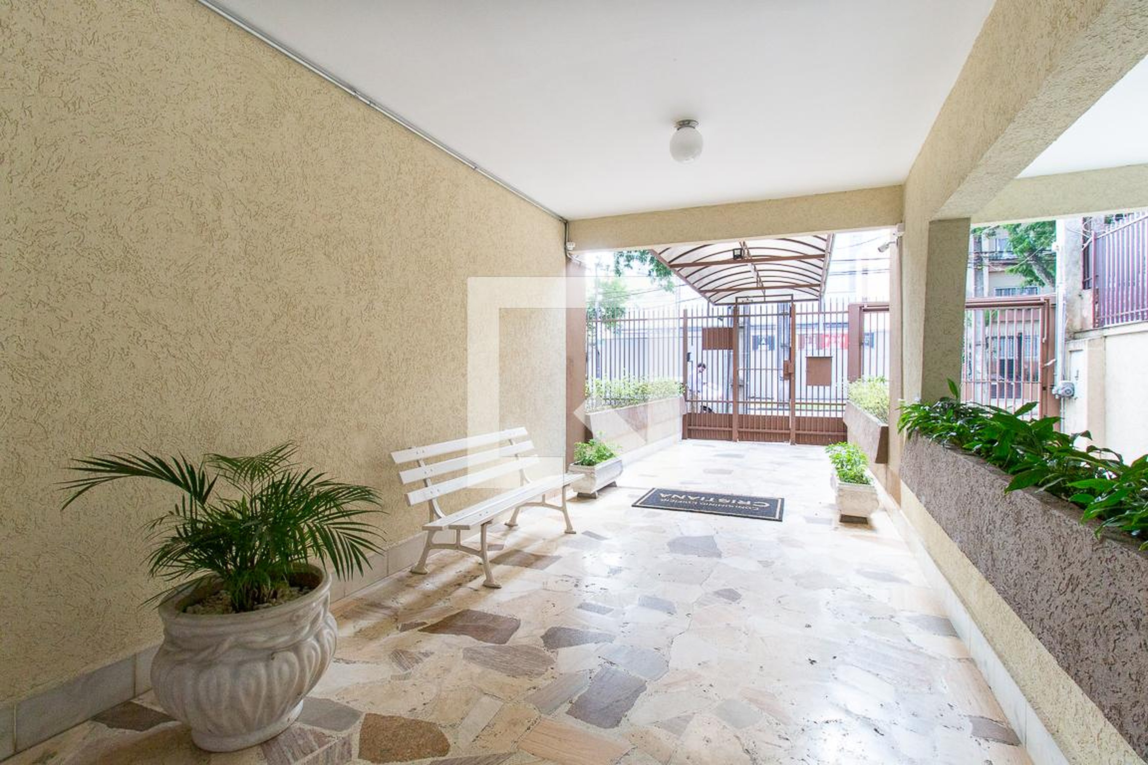 Entrada - omí­Nio do Edifí­Cio Cristina