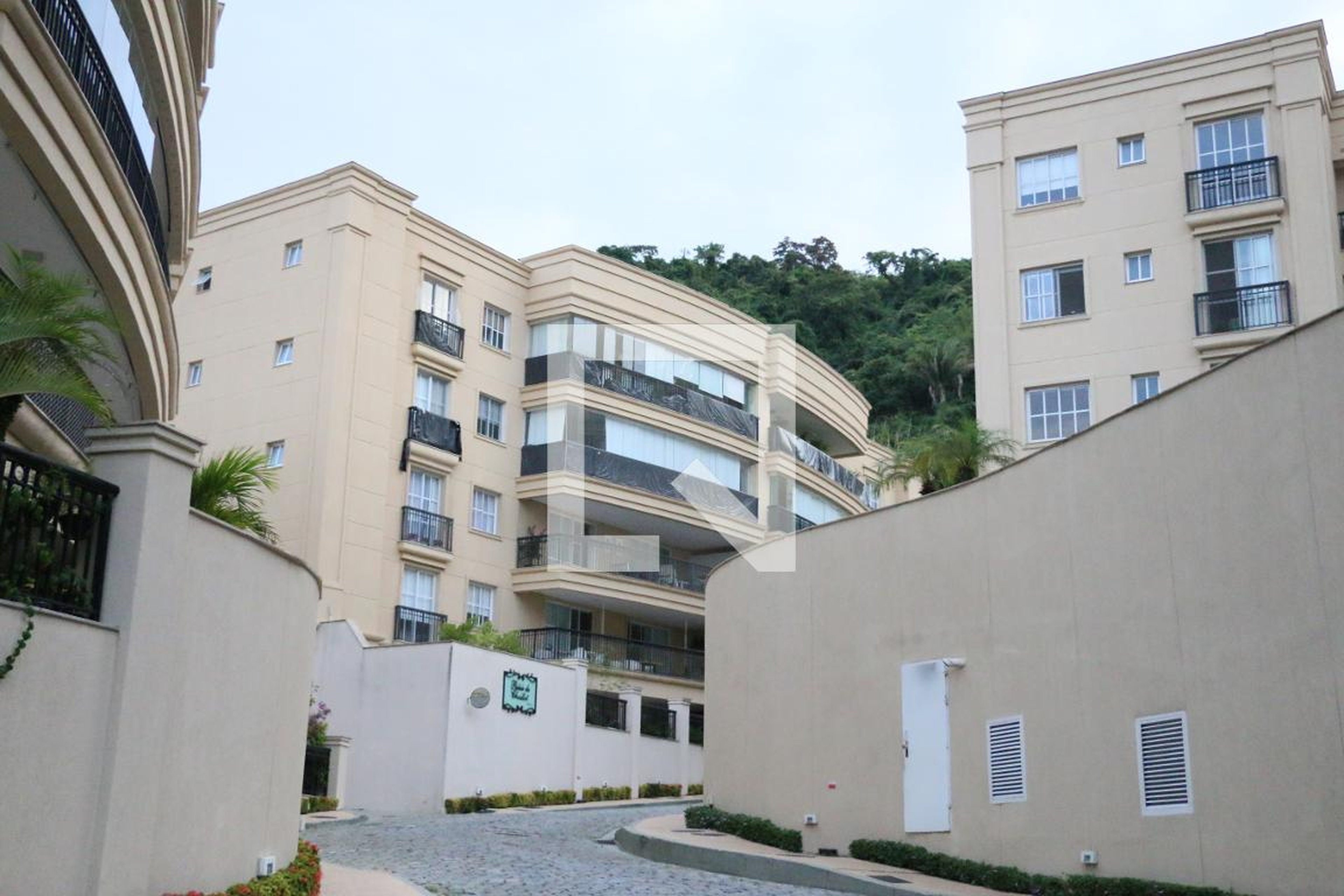 Fachada Condomínio em Rua Assunção, 2