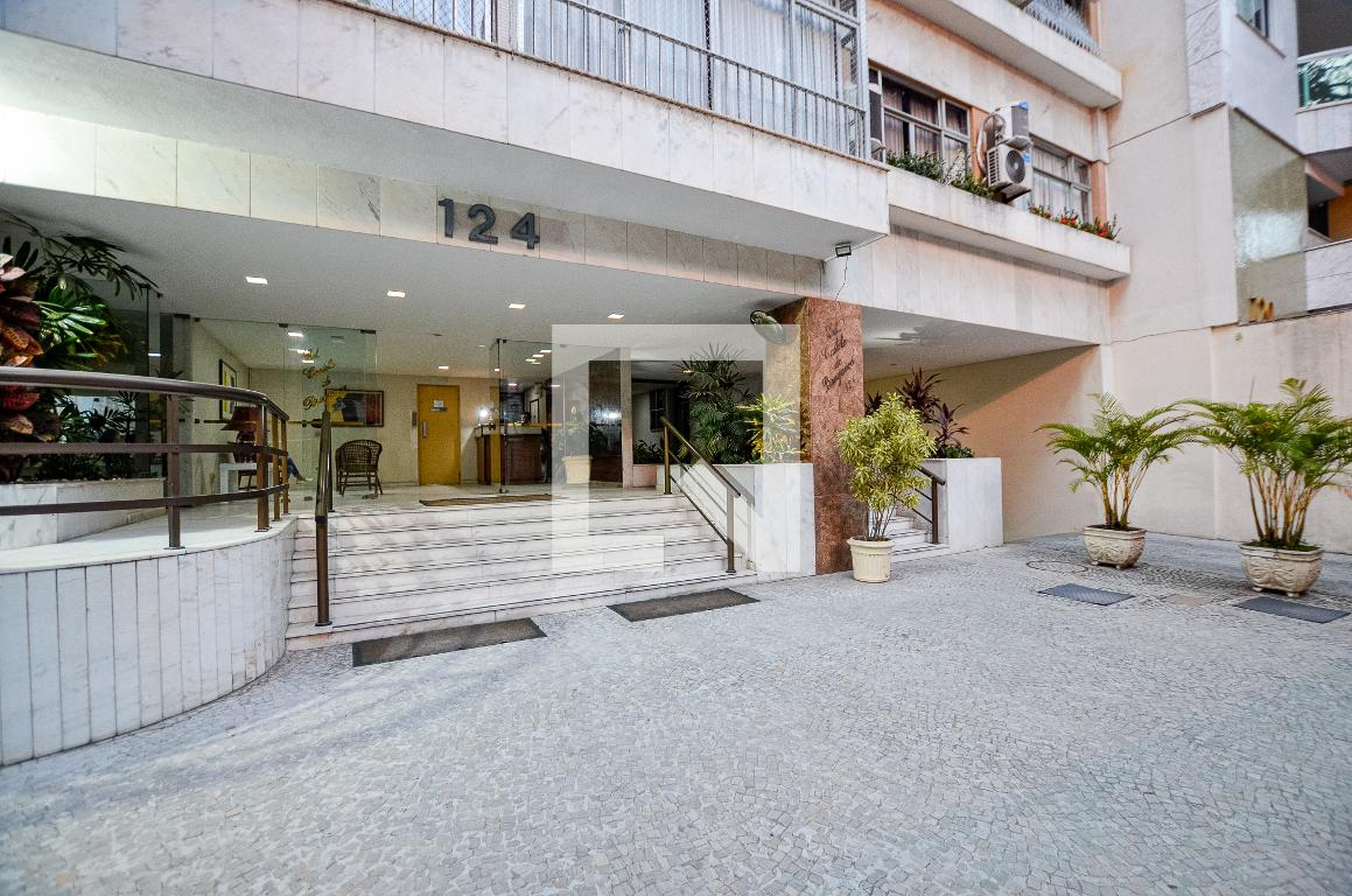 Entrada - Edifício Castelo de Bragança