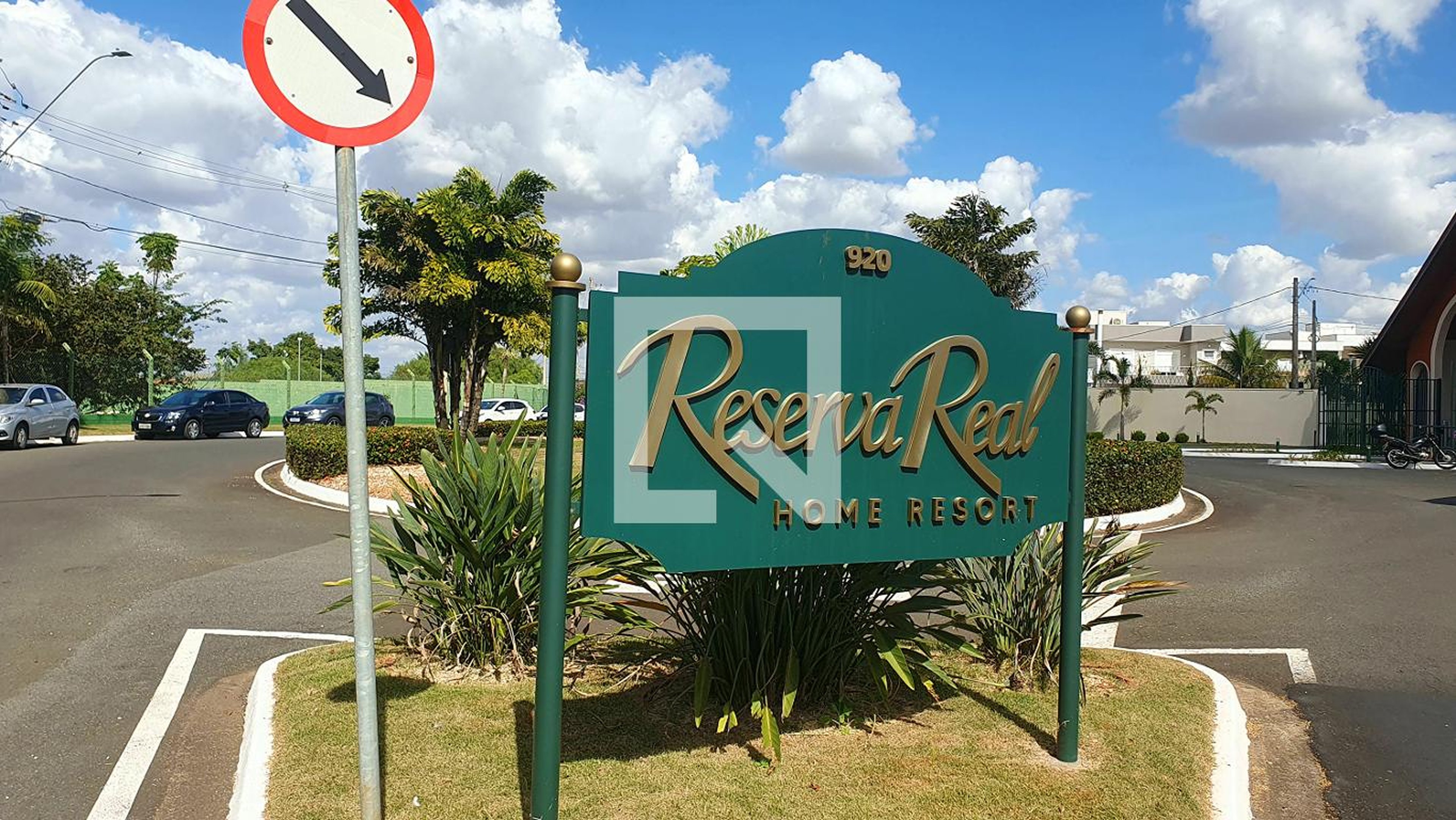 Fachada Condomínio em Rua Pedro Mendes Sobrinho, 181