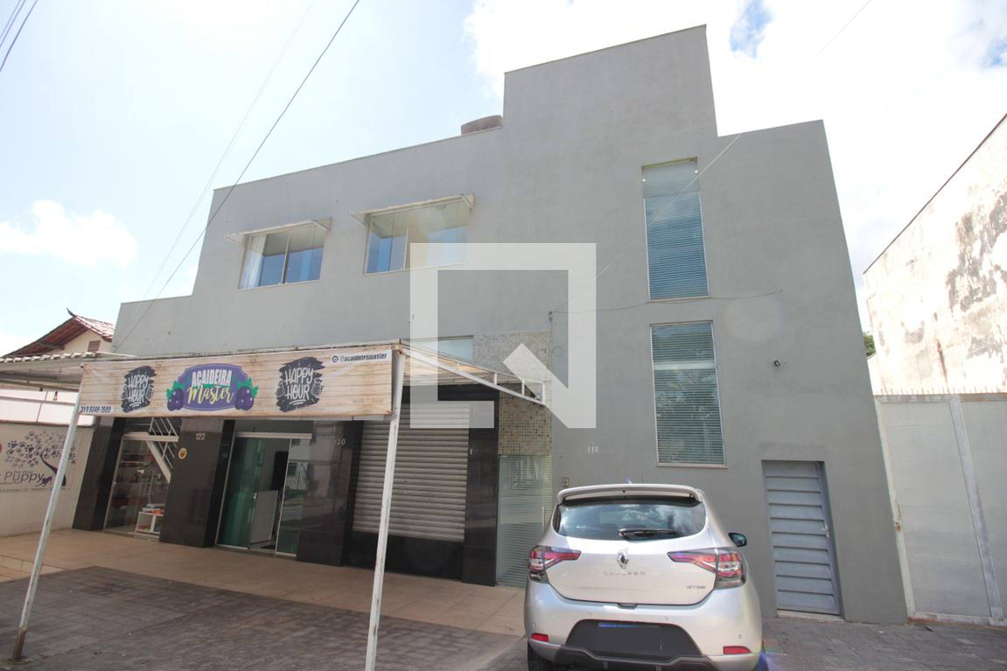 Fachada Condomínio em Rua Nair Pentagna Guimarães, 118