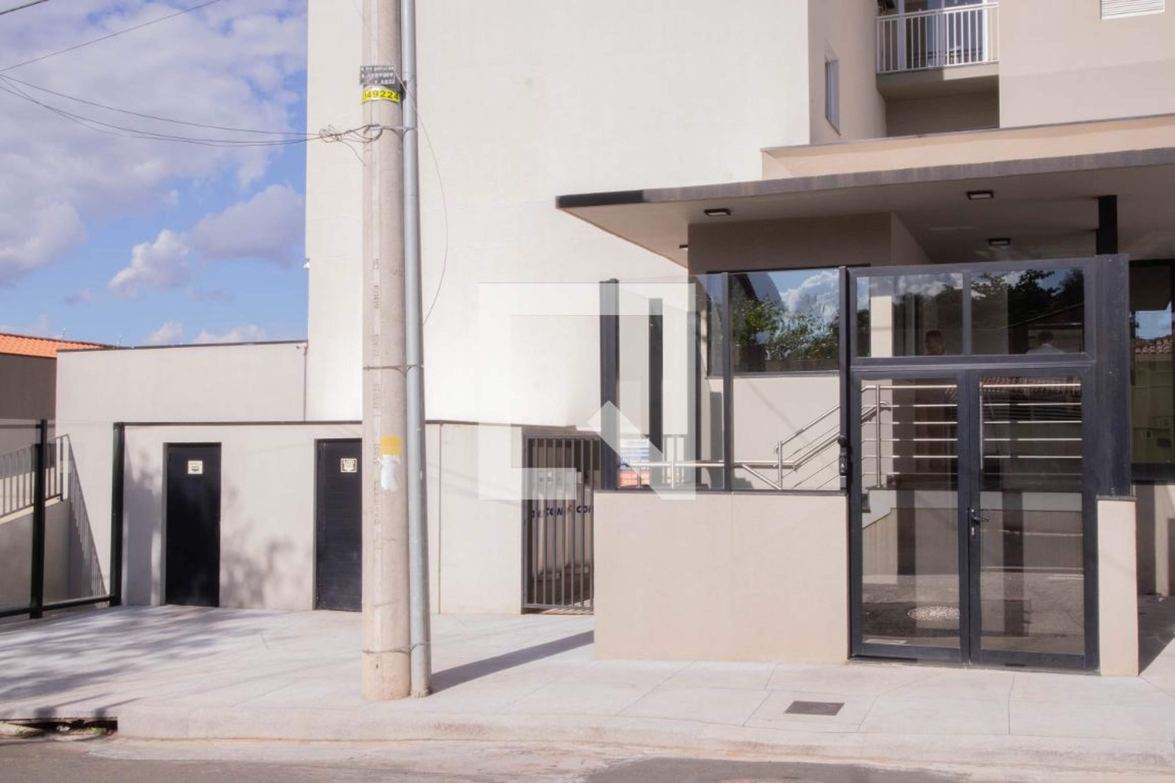 Fachada Condomínio em Rua Pastor Osvaldo Rodrigues Azevedo, 437