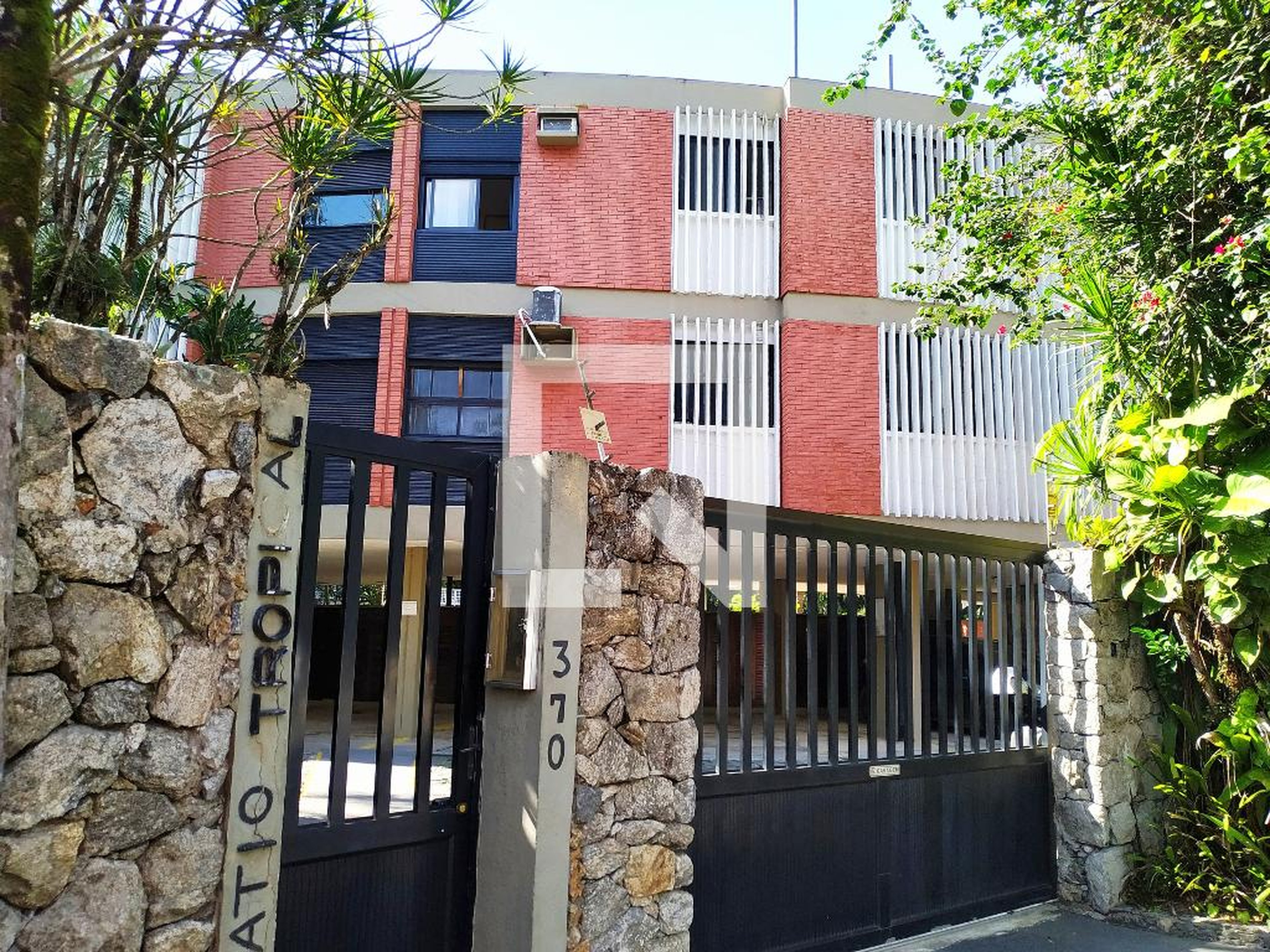 Fachada do Prédio Condomínio Tropical