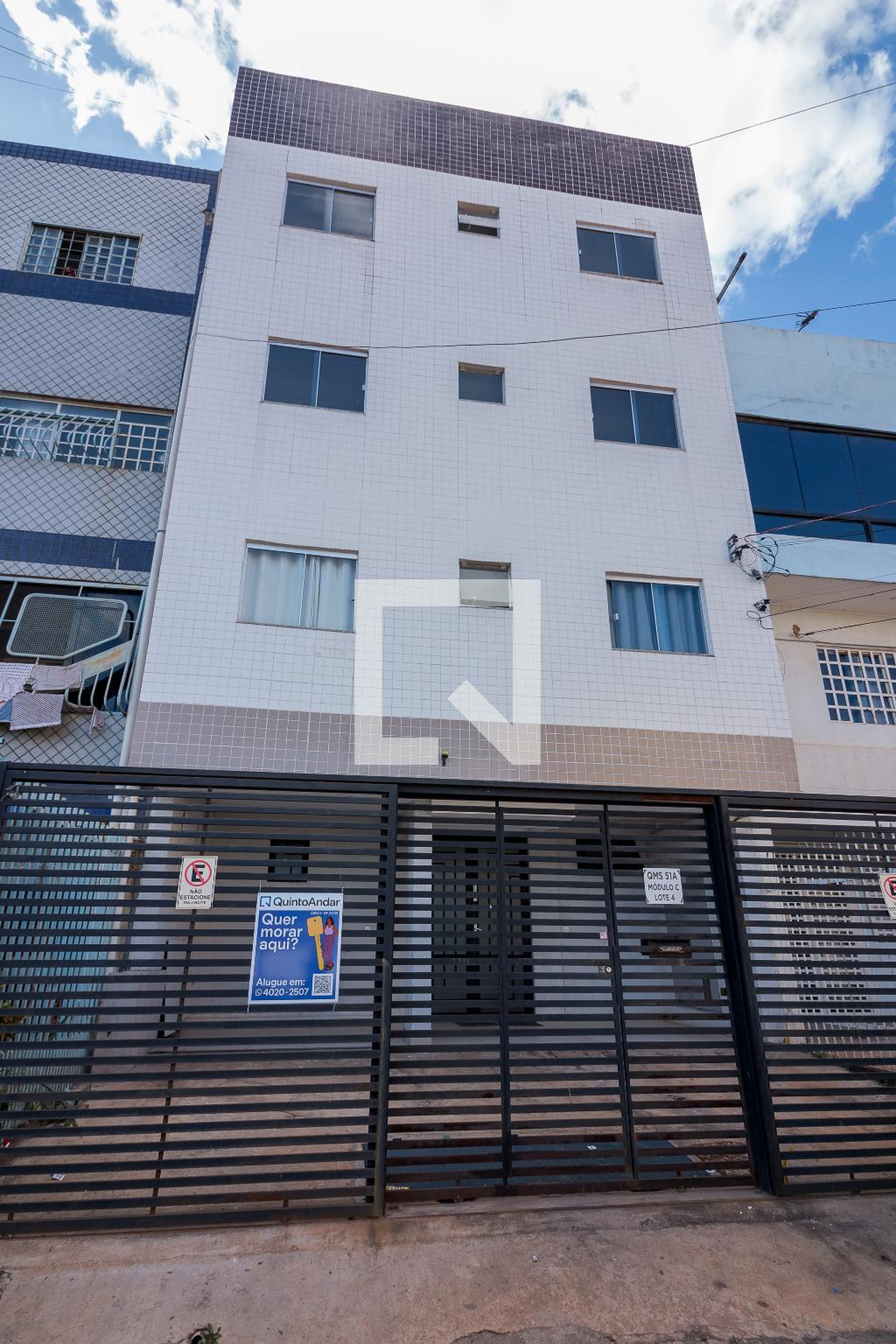 Fachada Condomínio em Qms 51a Bloco C, 04