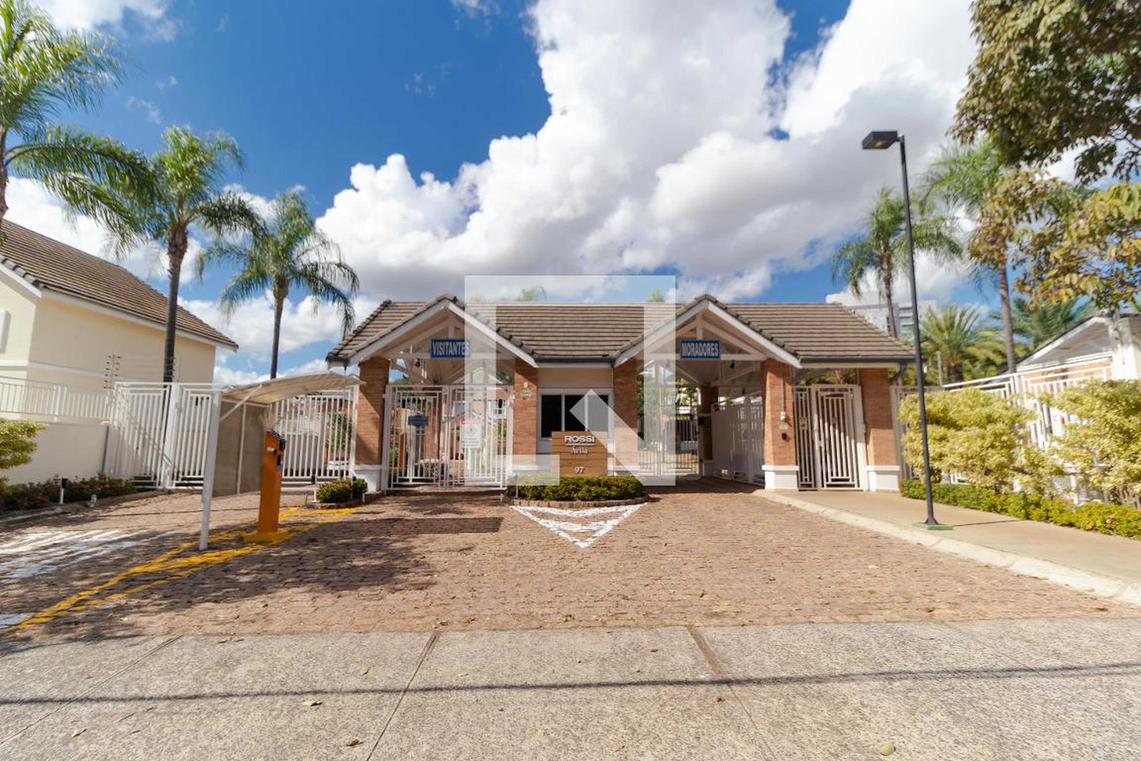 Fachada do Condomínio Condomínio Rossi Ávila