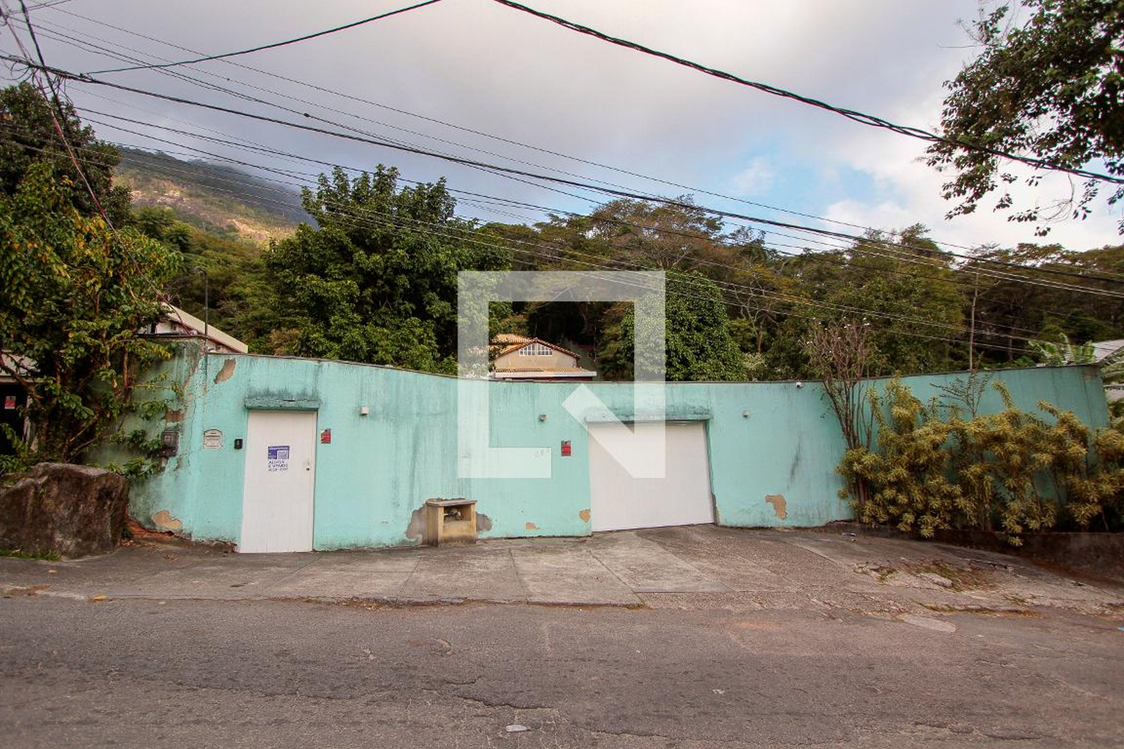 Fachada Condomínio em Estrada de Itajuru, 668