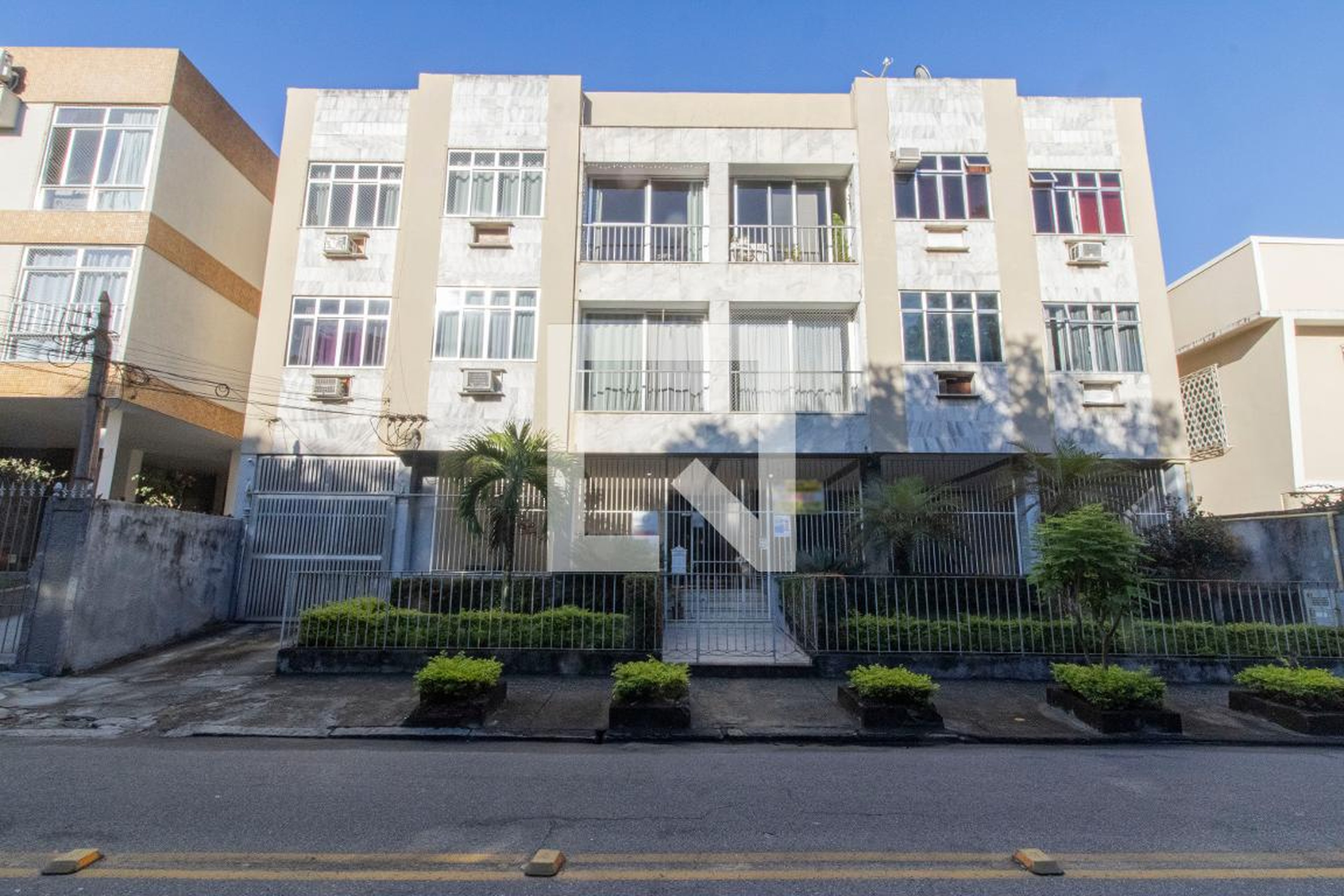 Fachada Condomínio em Rua Ituá, 591