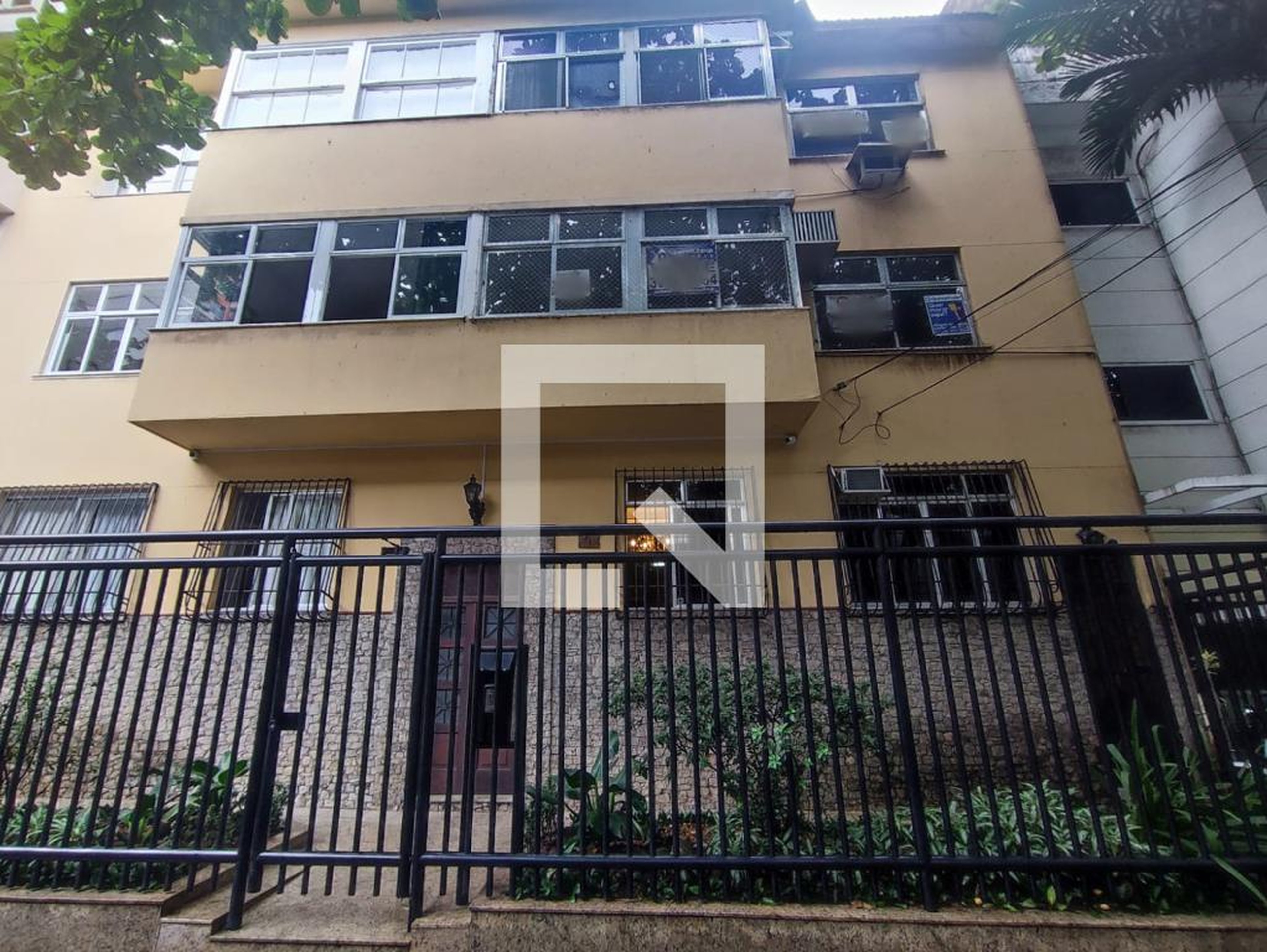 Fachada Condomínio em Rua Vinícius de Moraes, 171