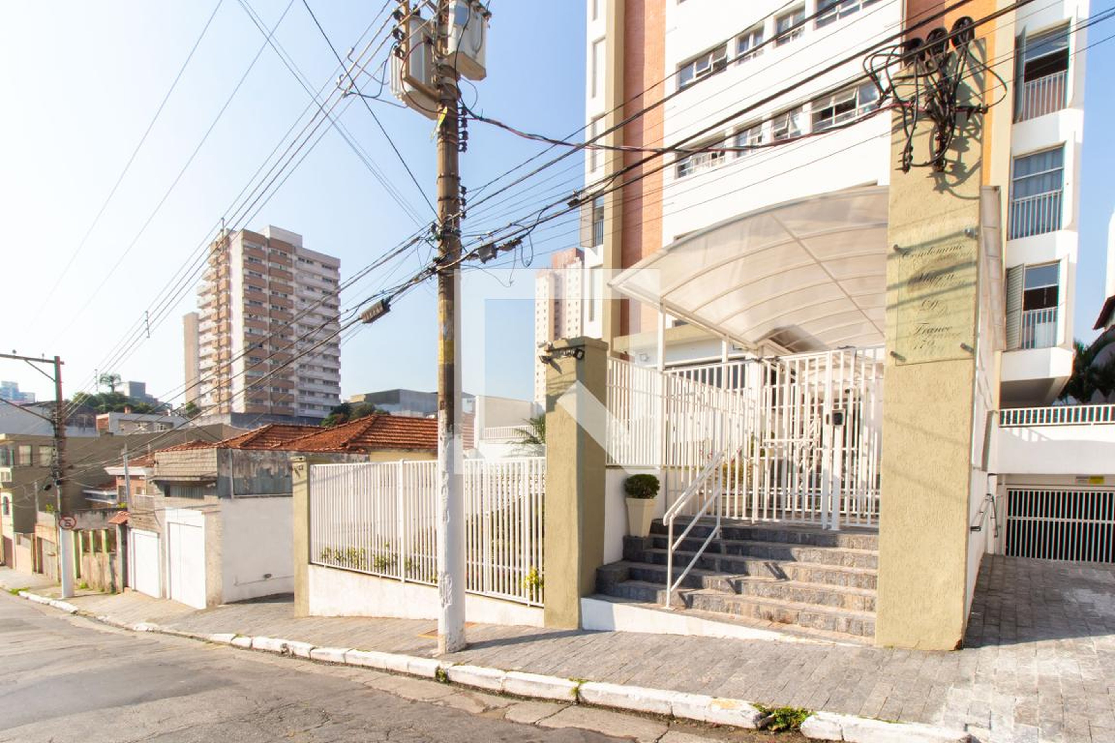 Fachada Condomínio em Rua Embiruçu, 171