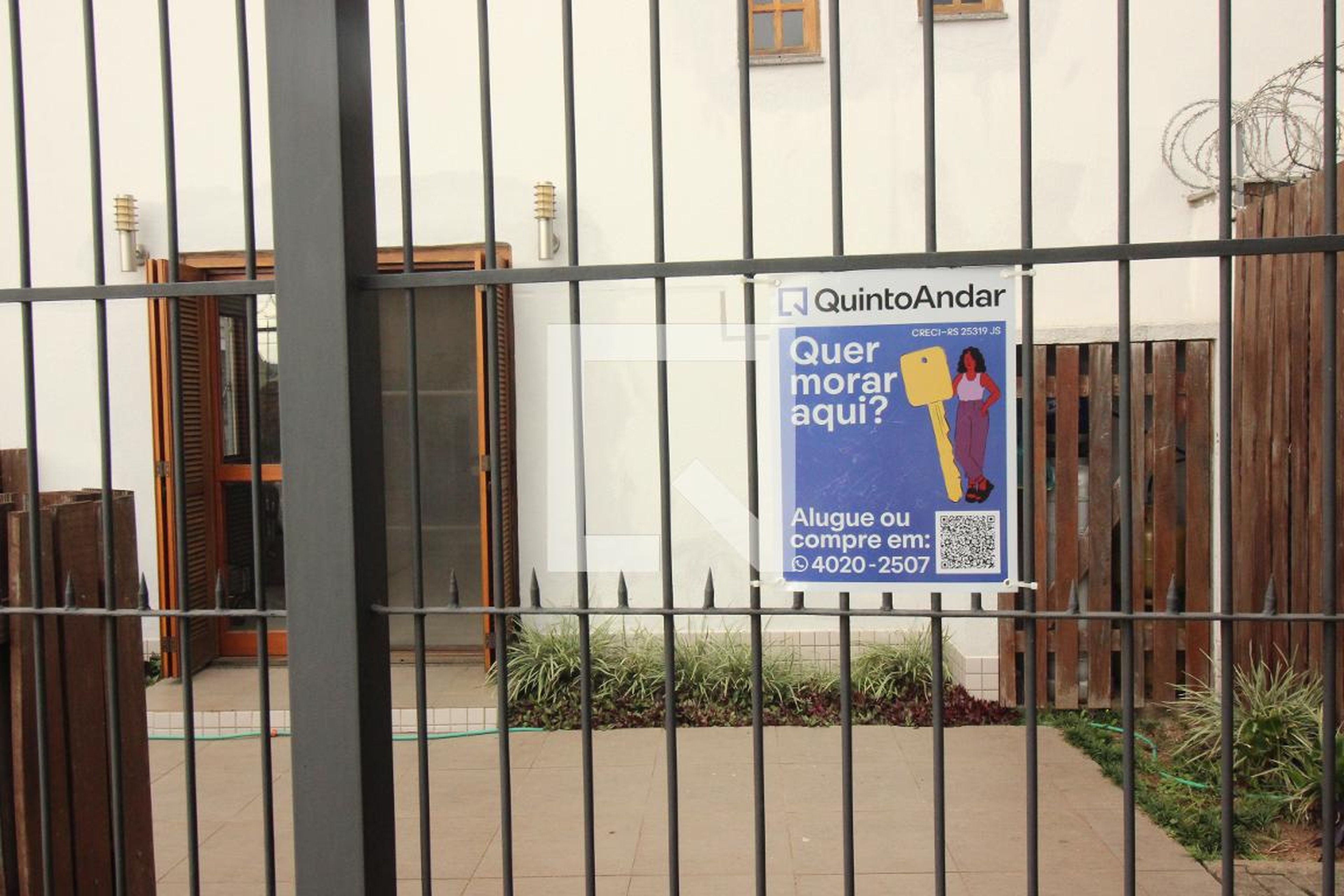 Fachada do Condomínio Condomínio Na Lourdes