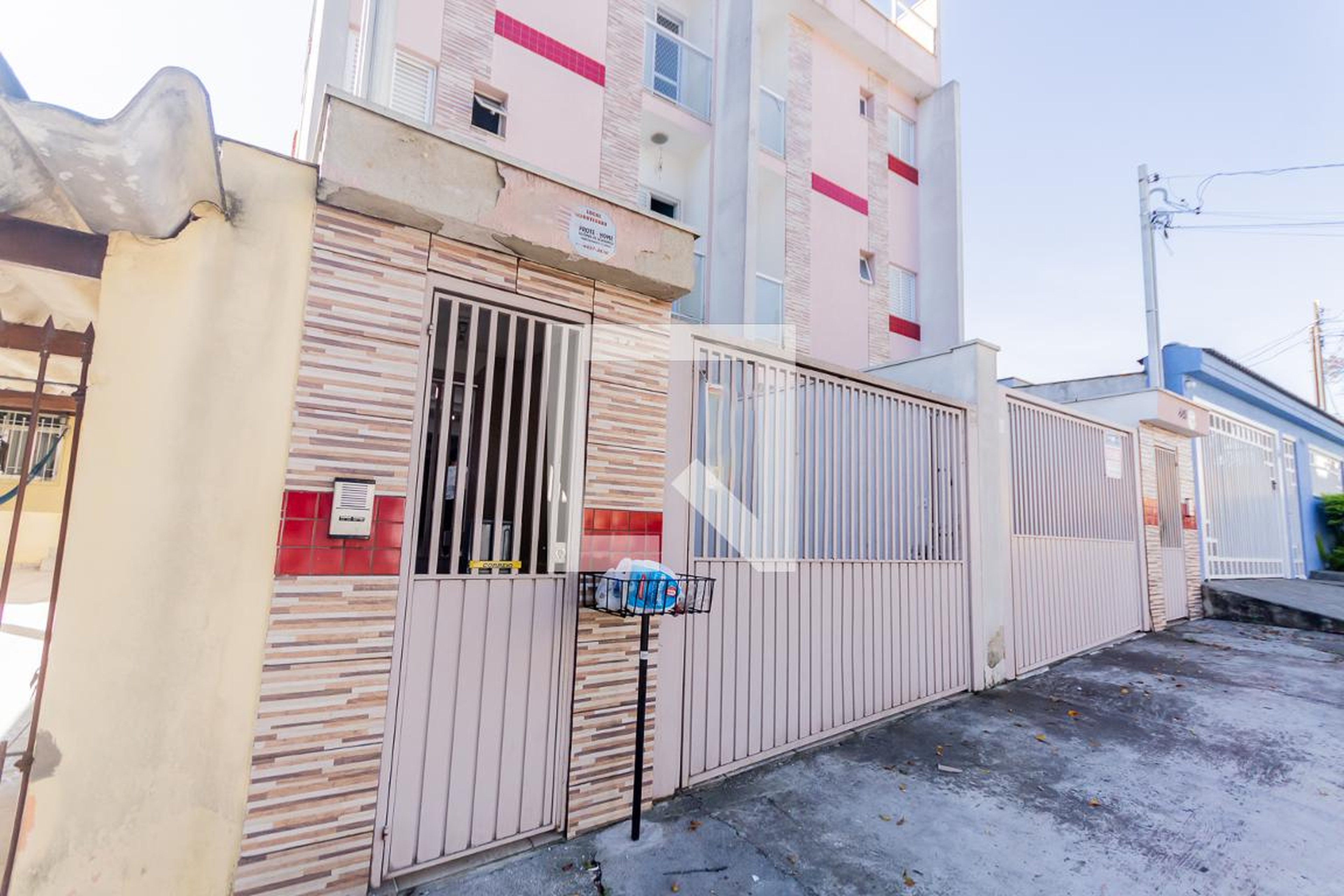 Fachada Condomínio em Rua Dardanelos, 441