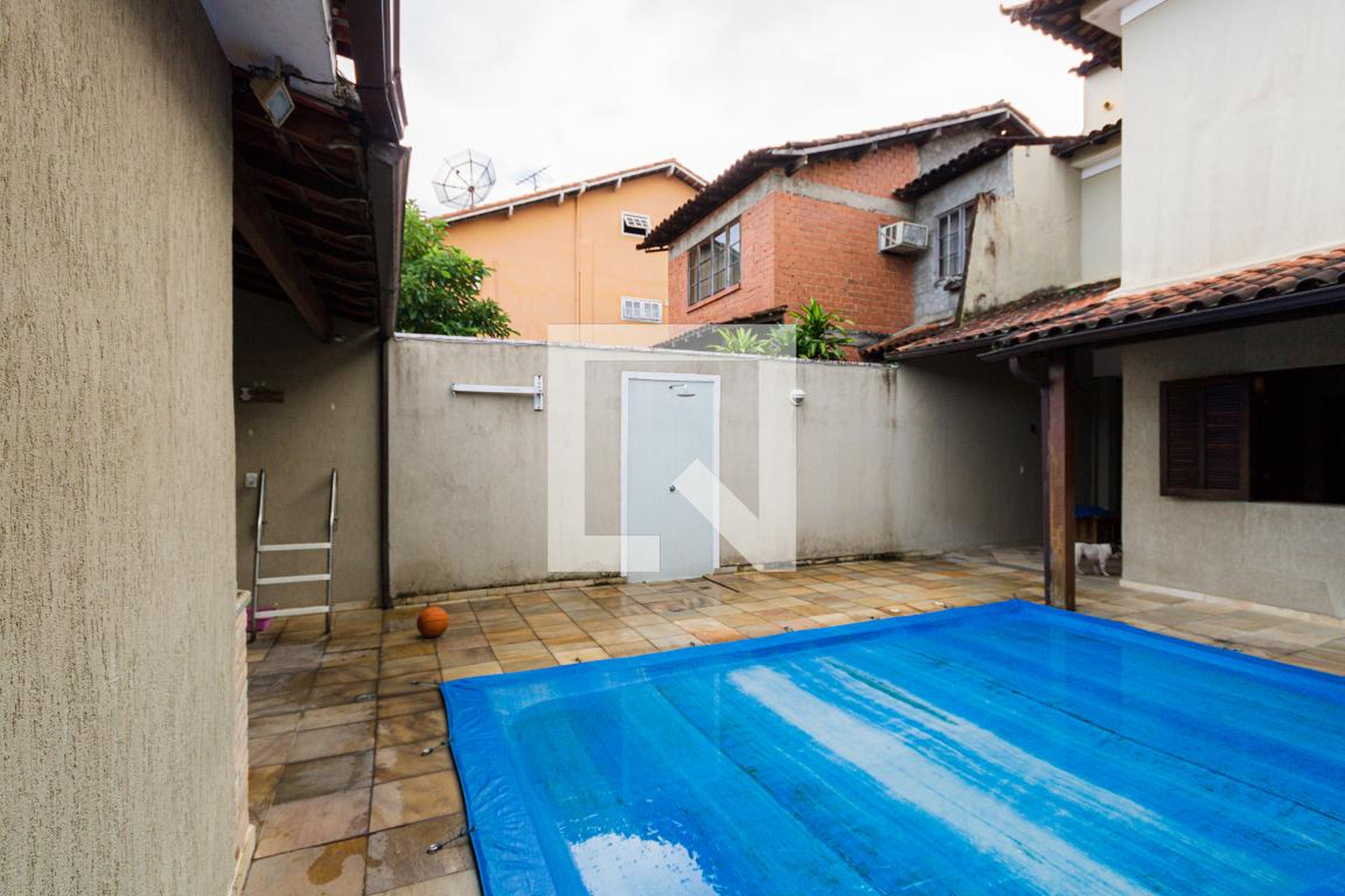 Piscina - Suiça Carioca I