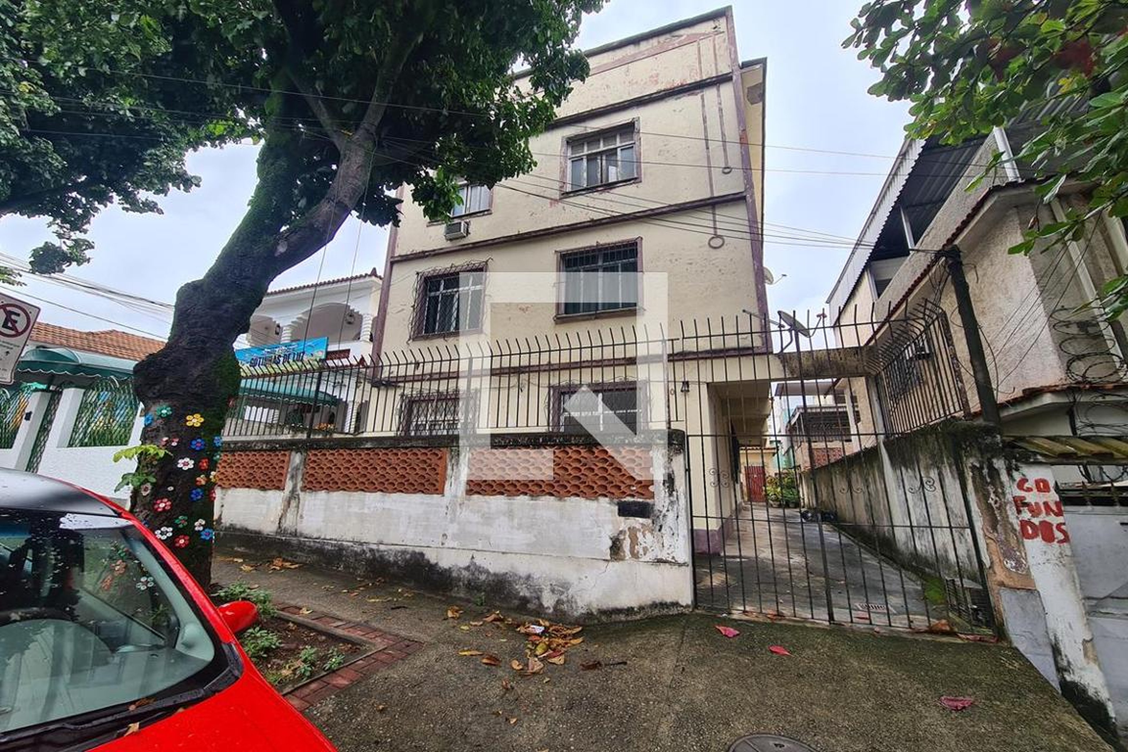 Fachada Condomínio em Travessa Malafaia, 70