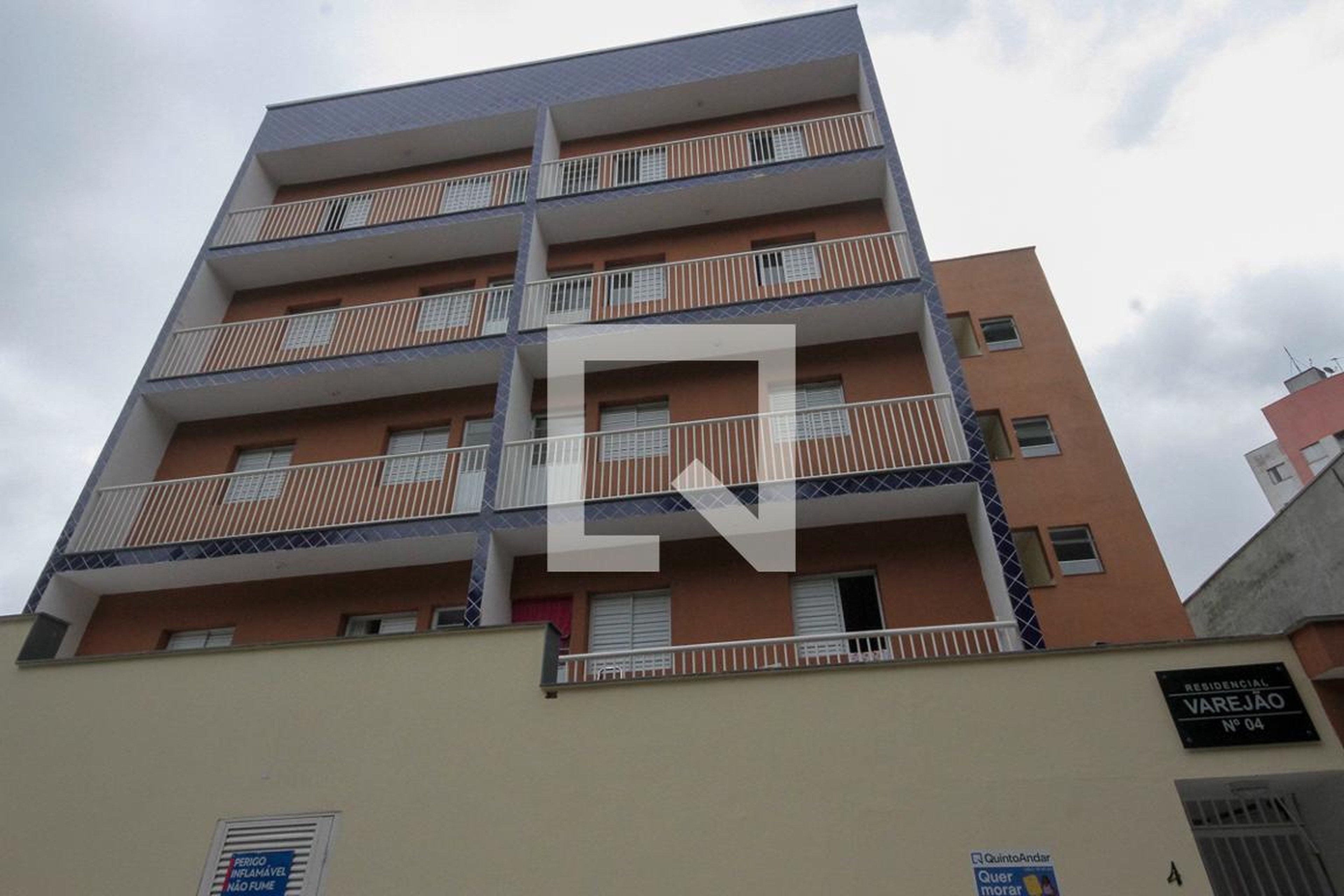 Fachada Condomínio em Rua Aquiles Varejão, 4