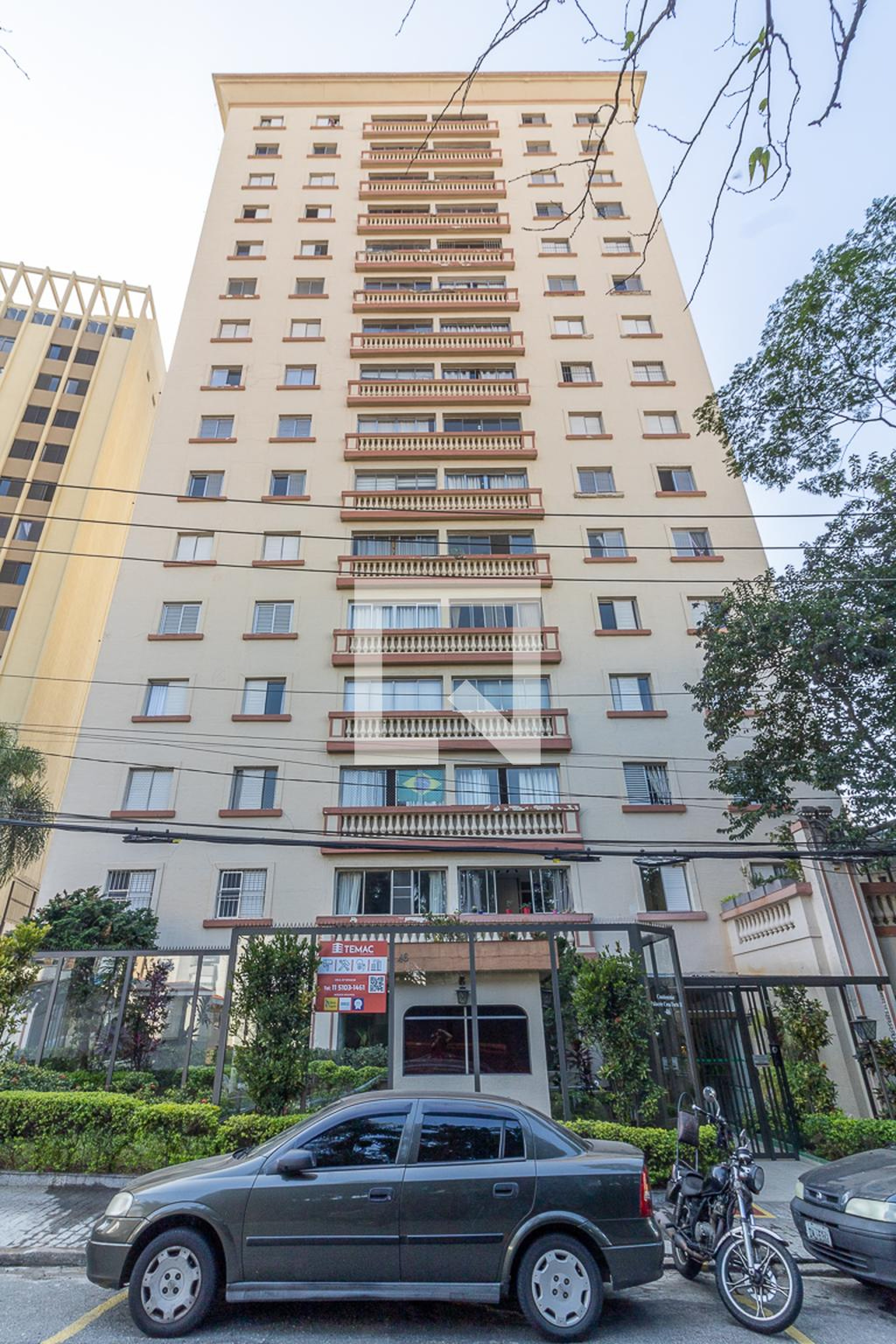 Fachada Condomínio em Rua Casa Forte, 36