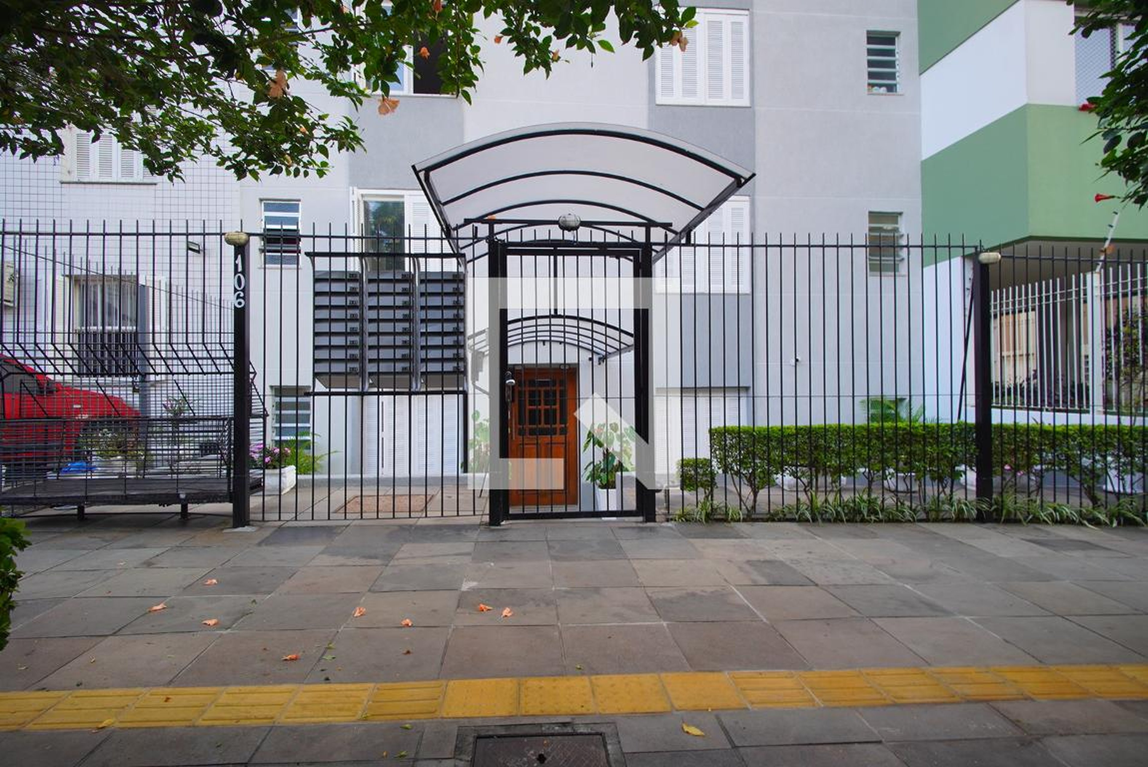 Fachada Condomínio em Avenida Alegrete, 106