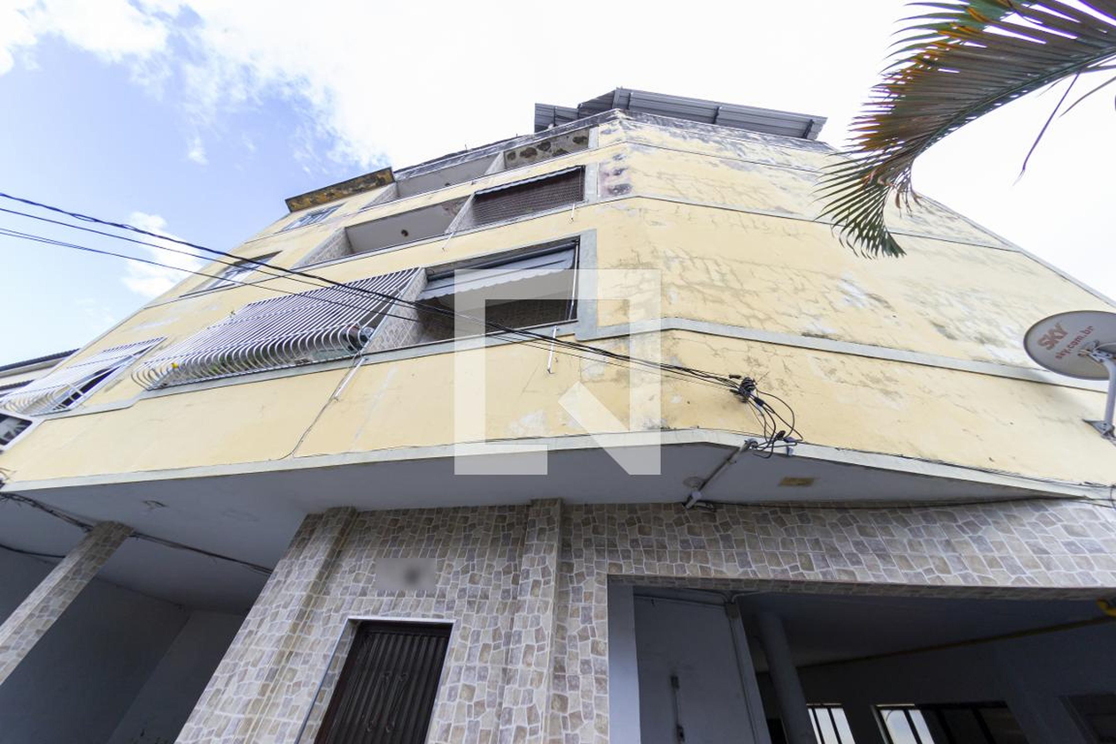 Fachada Condomínio em Rua Bezerra de Menezes, 16