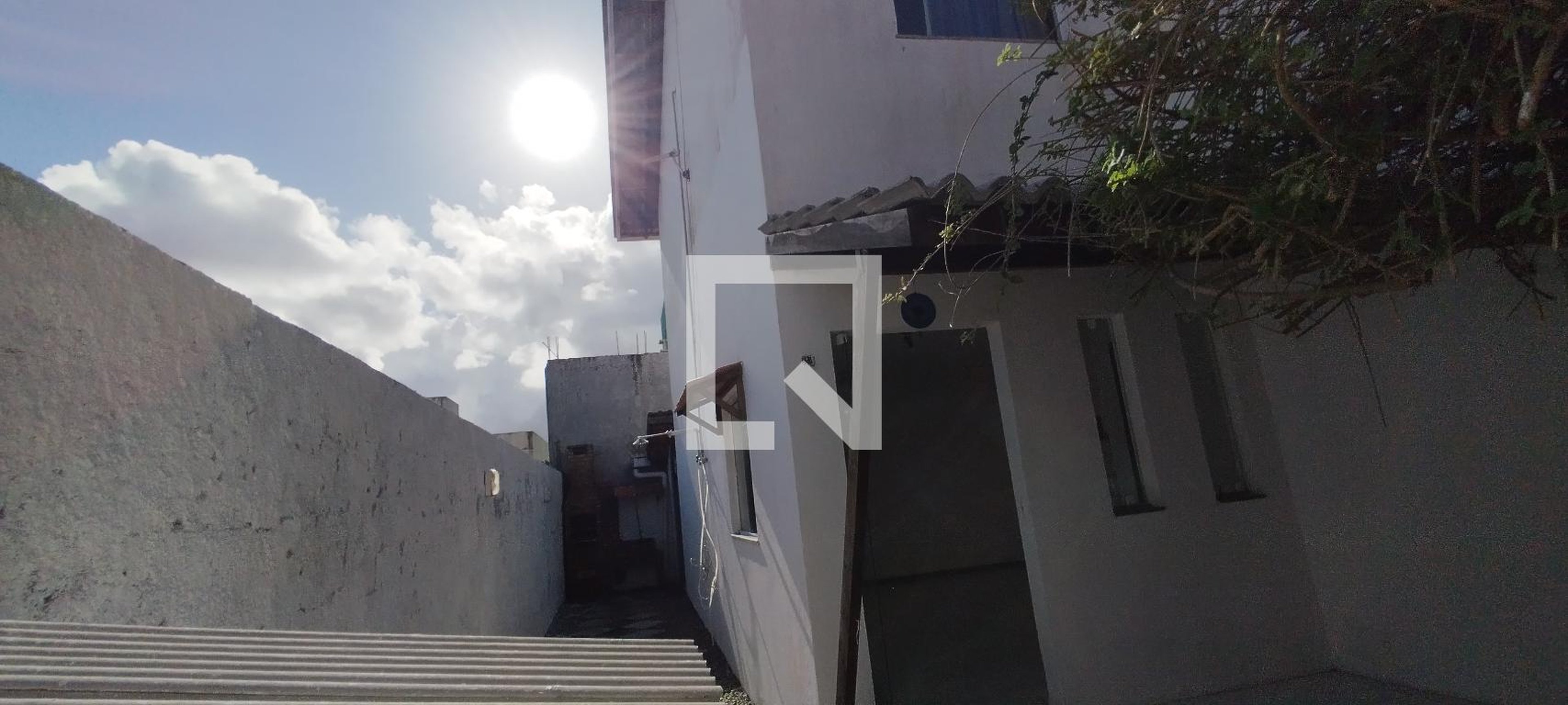 Fachada Condomínio em Rua Engenheiro Adozindo Magalhães, 243