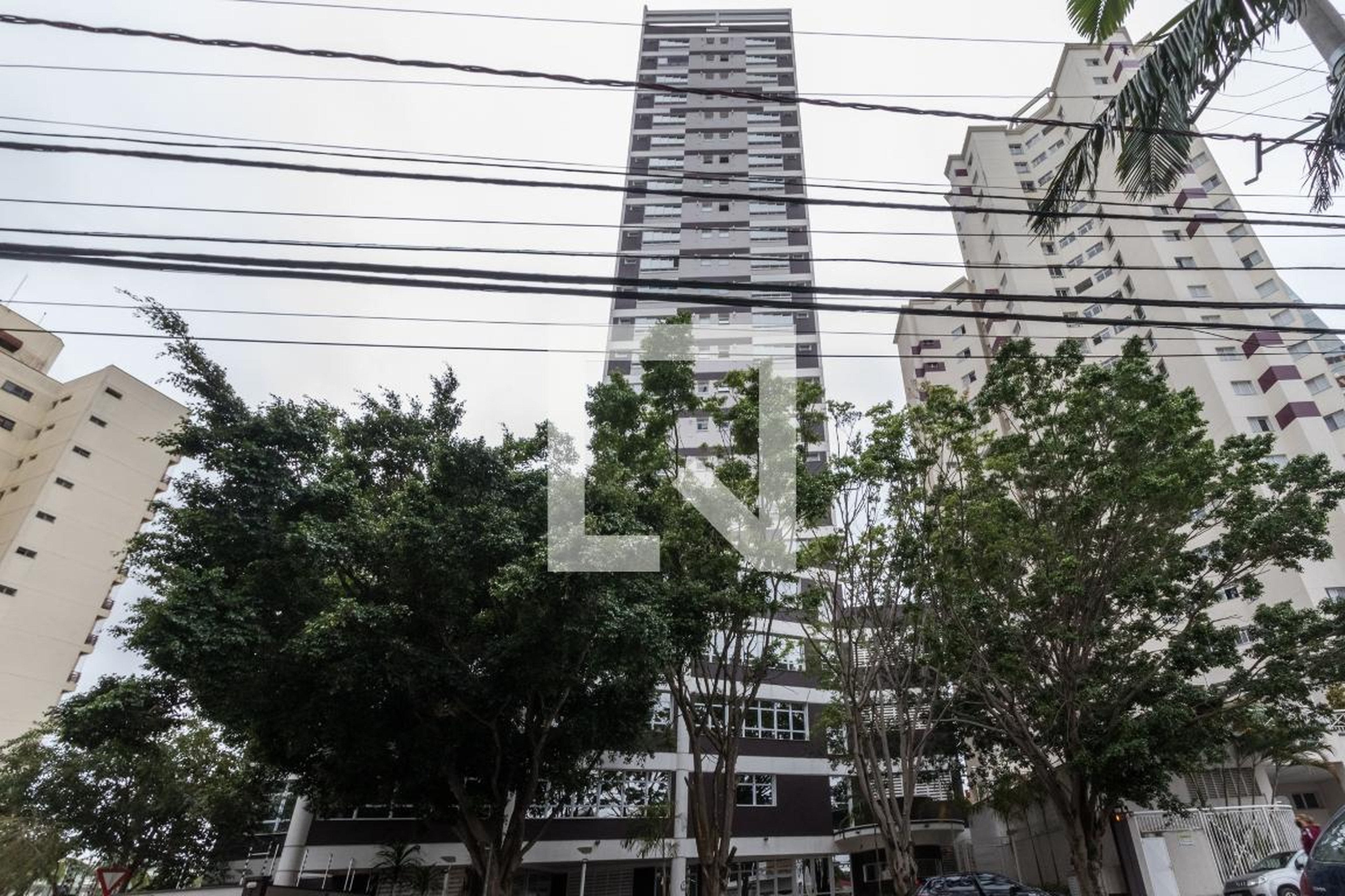 Fachada Condomínio em Avenida Antônio de Almeida, 80