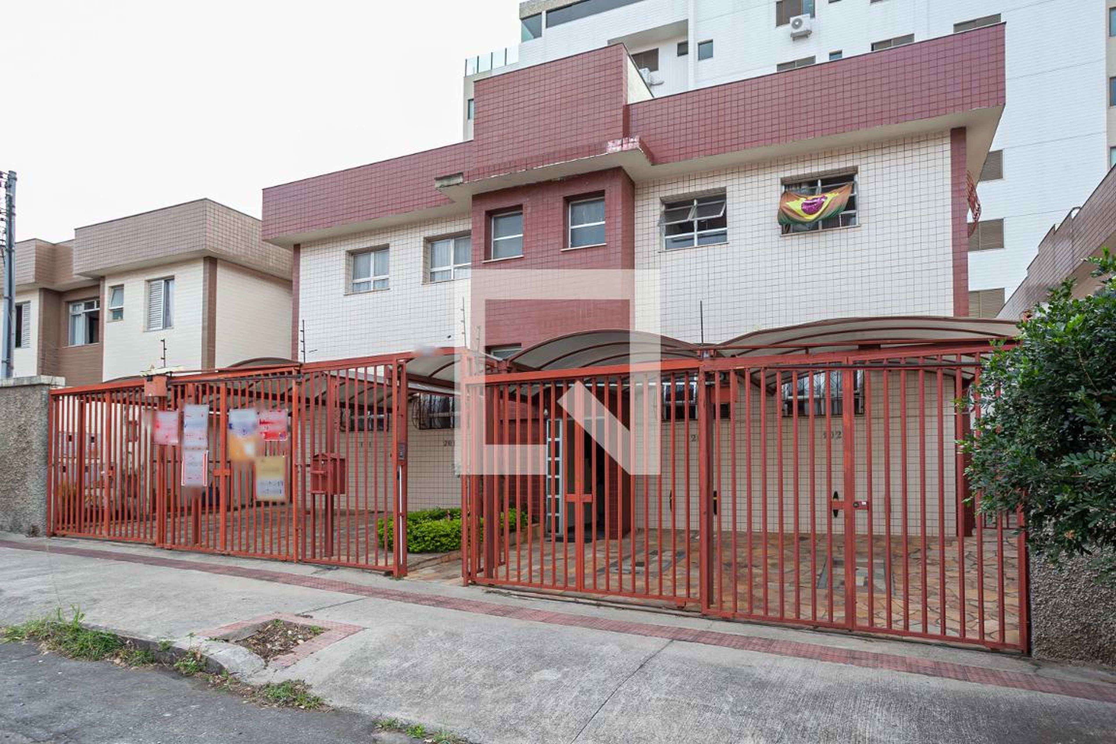 Fachada Condomínio em Rua Balsamar, 364