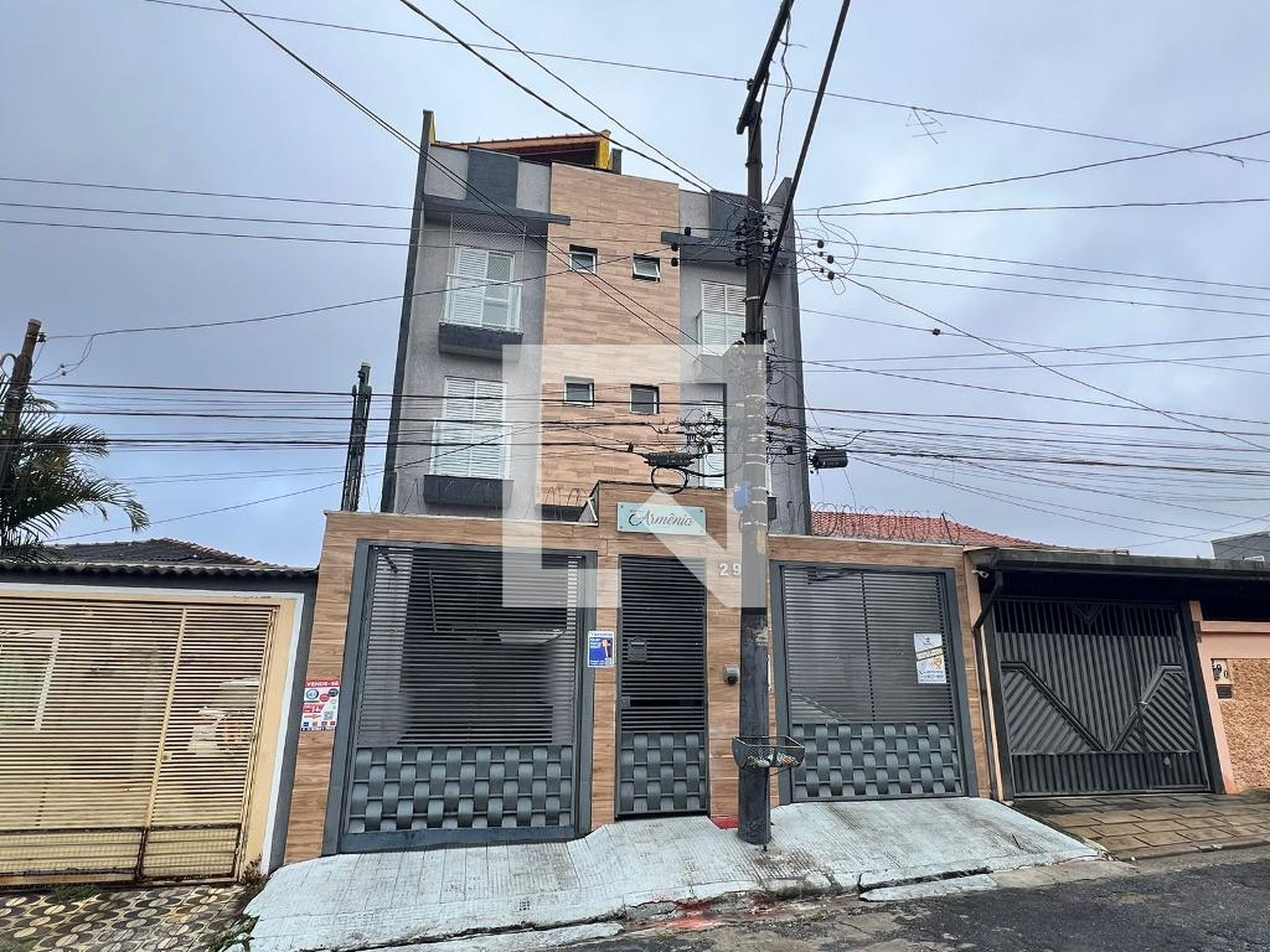 Fachada Condomínio em Rua Doutor Mayera, 297