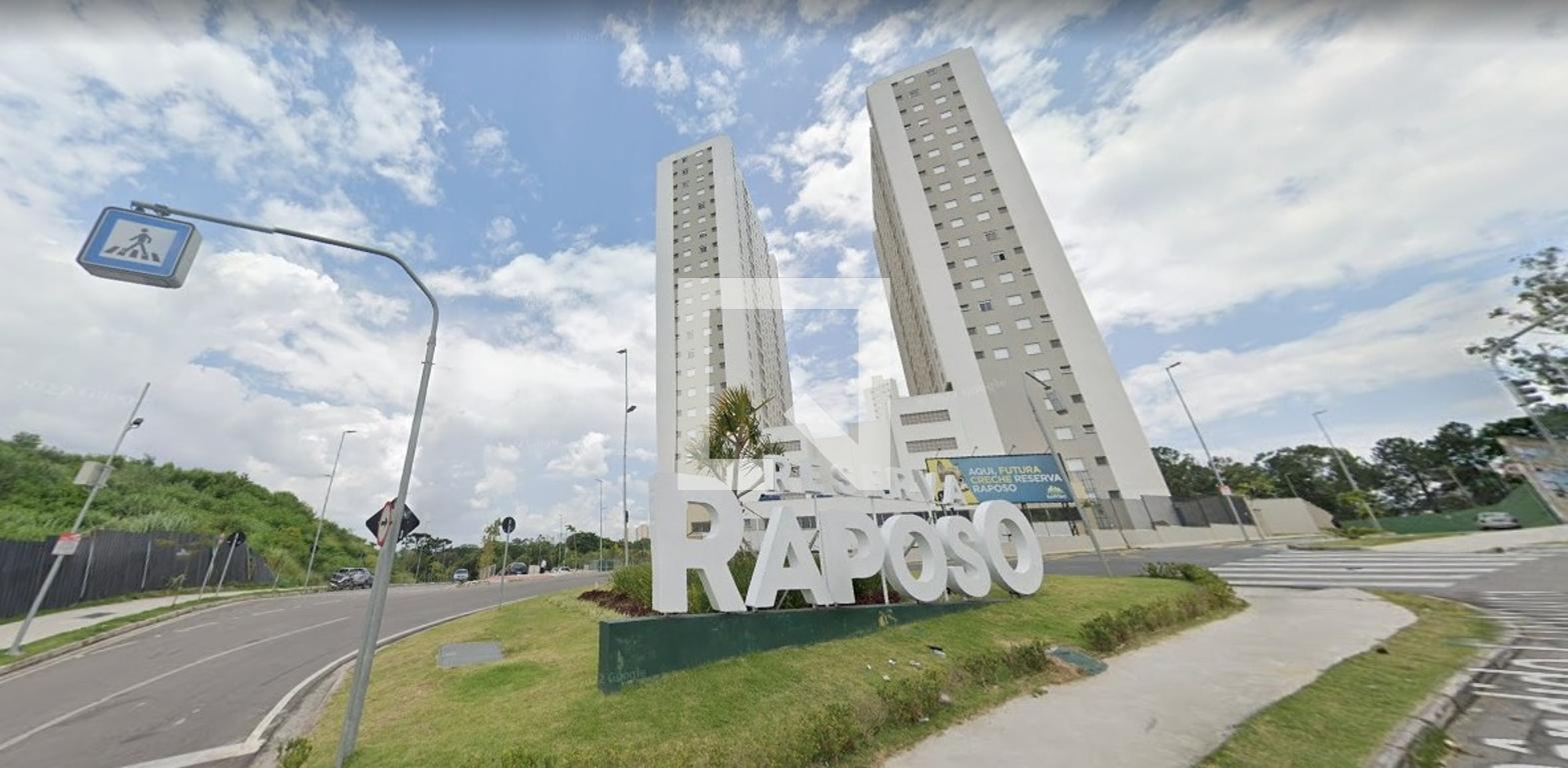 Fachada Condomínio em Rua Manolo Florentino, 8