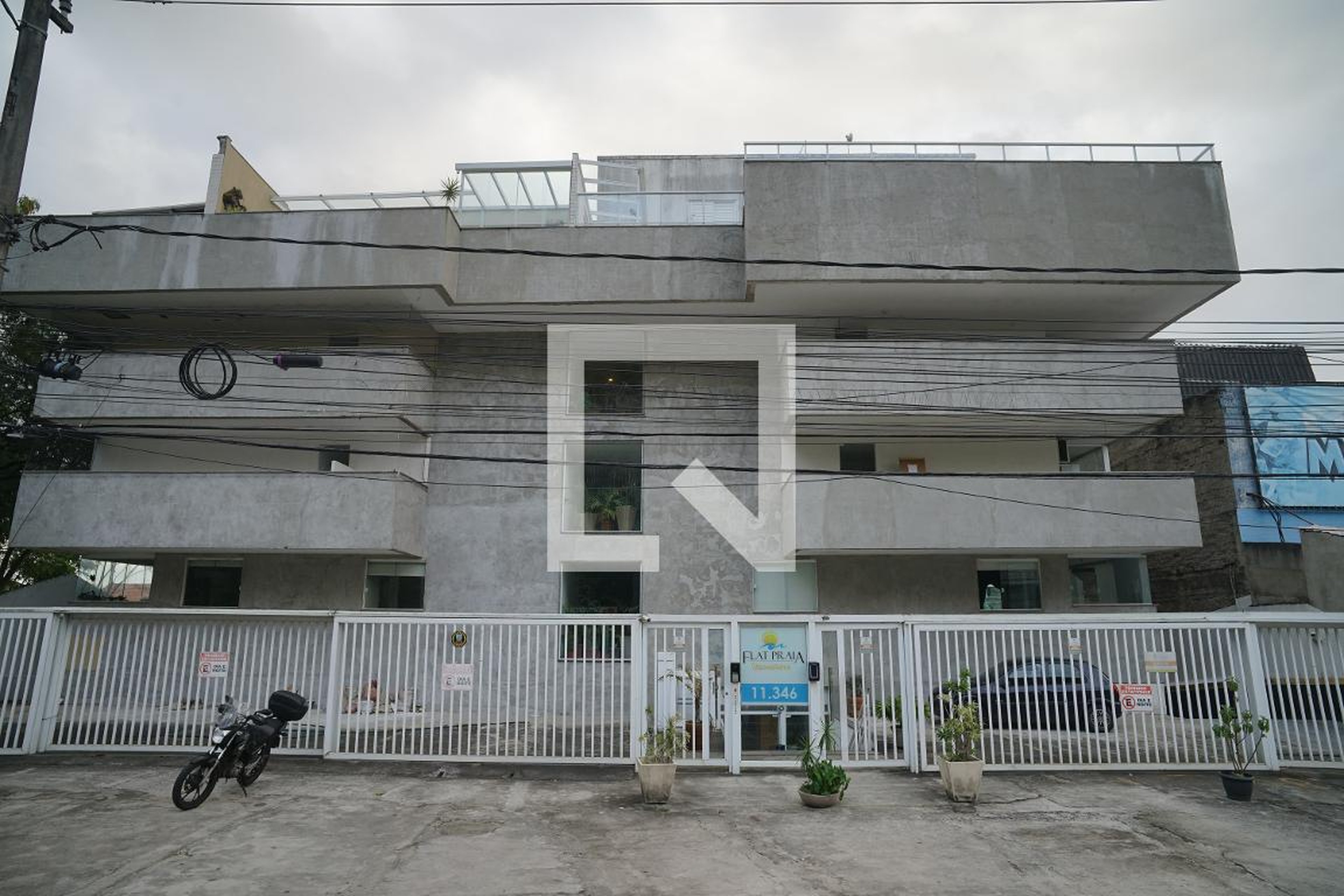 Fachada Condomínio Flat Praia de Itacoatiara