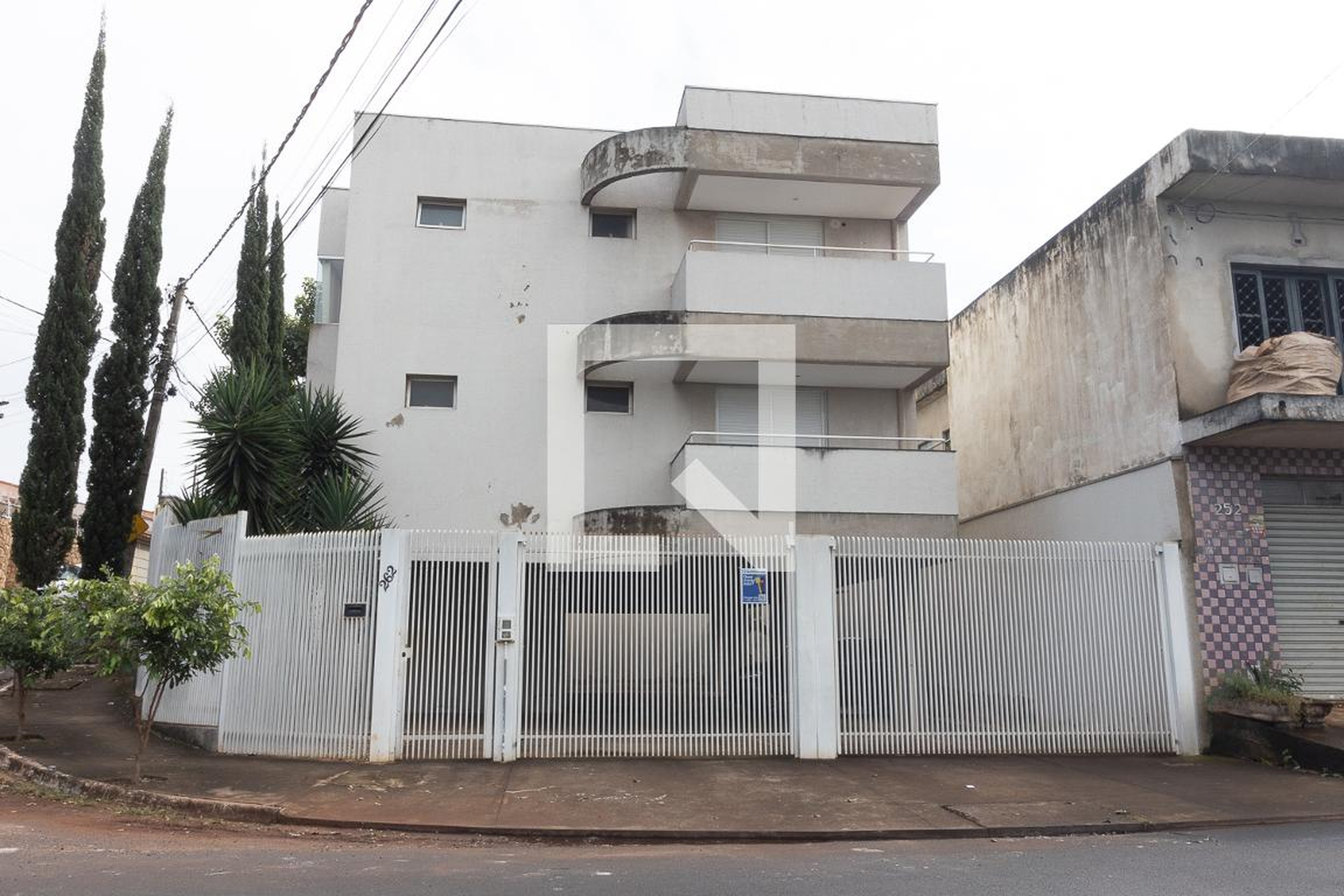 Fachada Condomínio em Avenida Virgílio Soeira, 262
