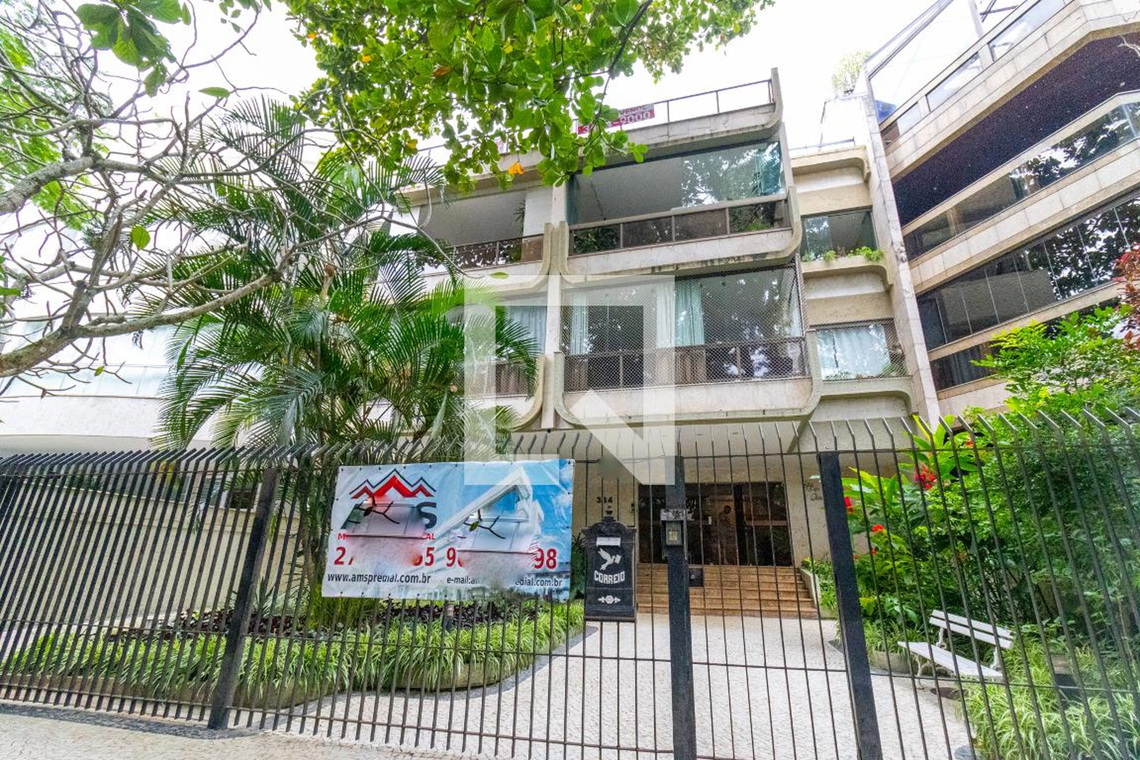 Fachada Condomínio em Rua John Kennedy, 334