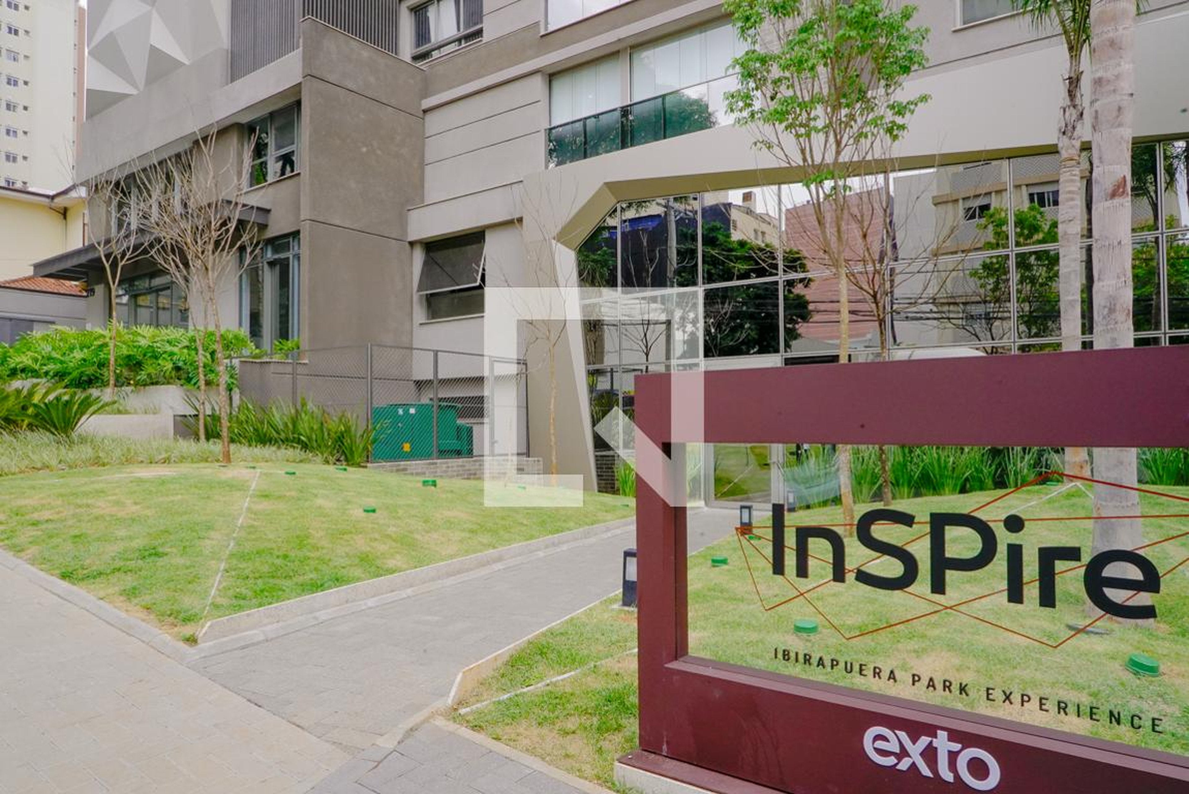 Fachada Condomínio em Rua Eça de Queiroz, 150