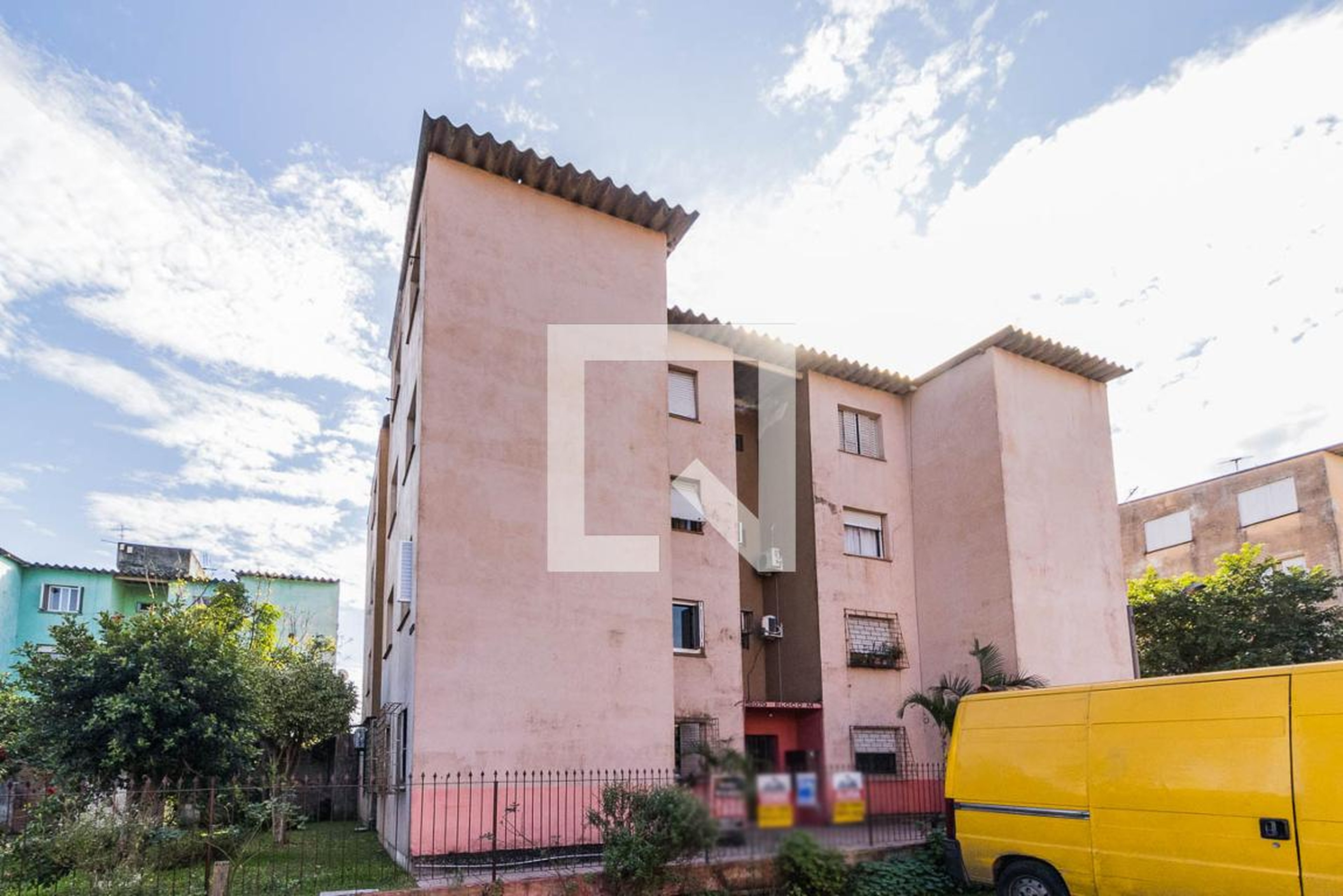 Fachada Condomínio em Avenida Bernardino Silveira Amorim, 2070