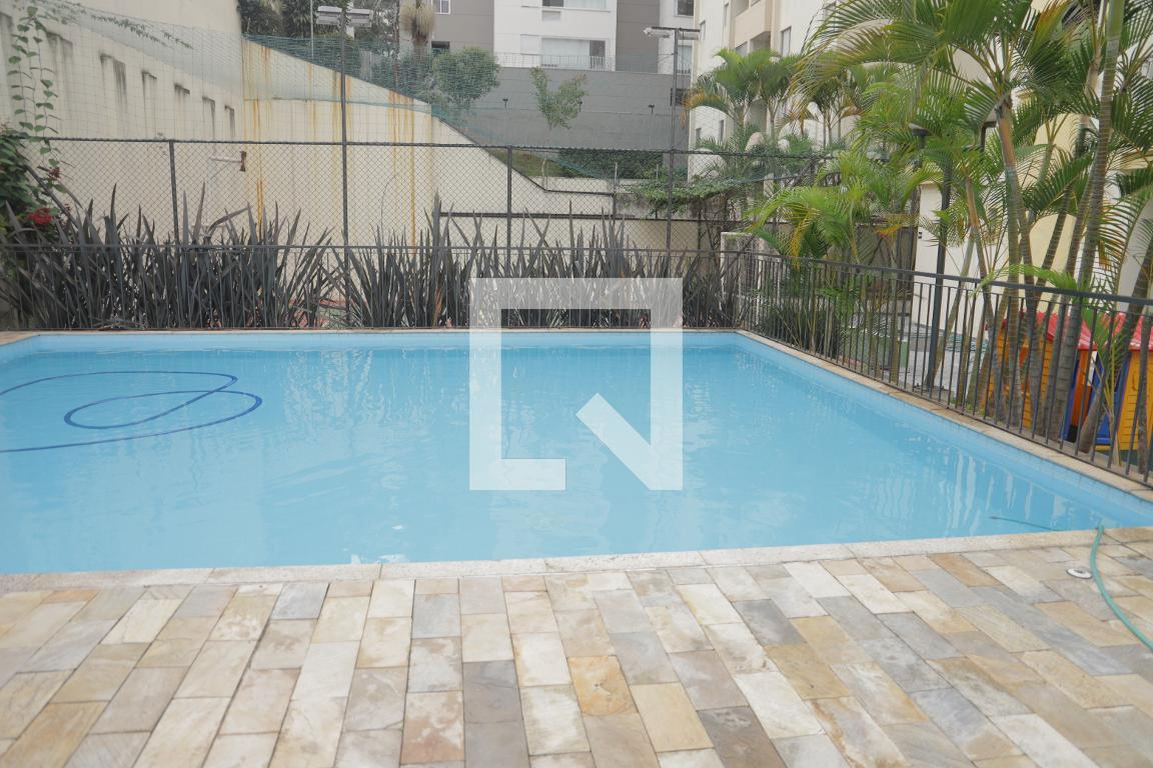 Piscina - Edifício The Ambassador