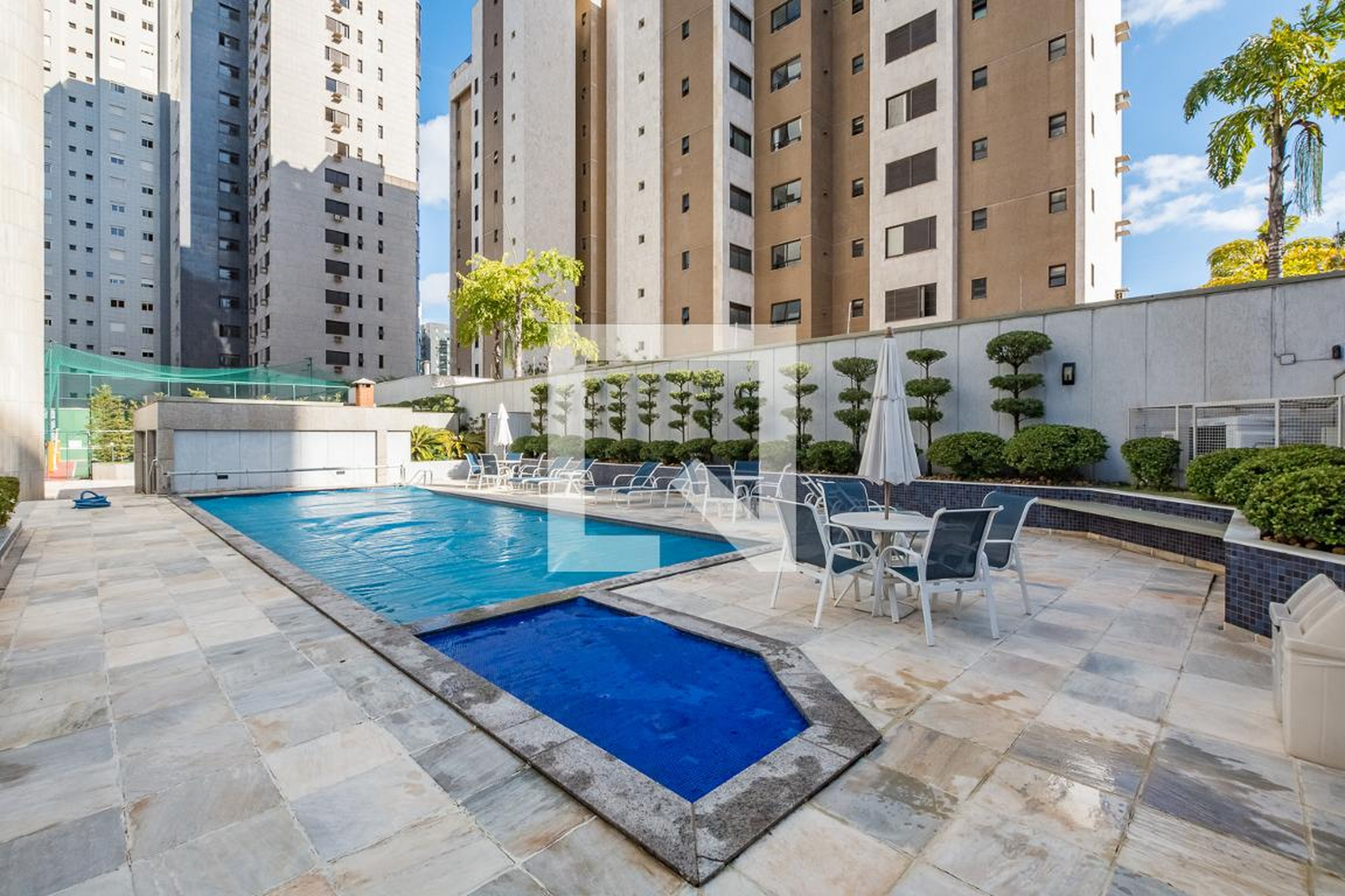 Piscina - Edifício Boulevard Saint Germain