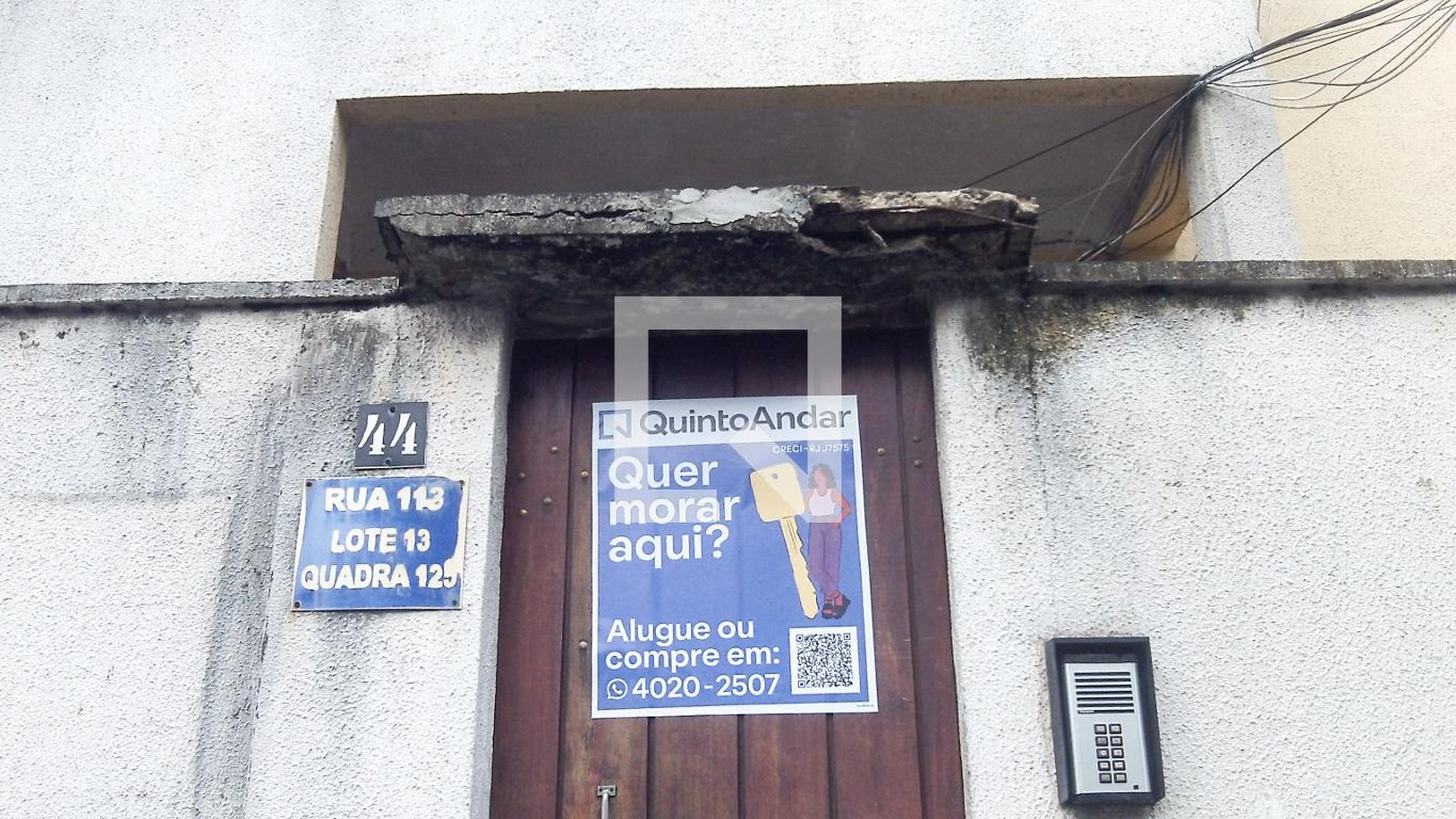 Fachada Condomínio em Rua Cento e Treze, 44