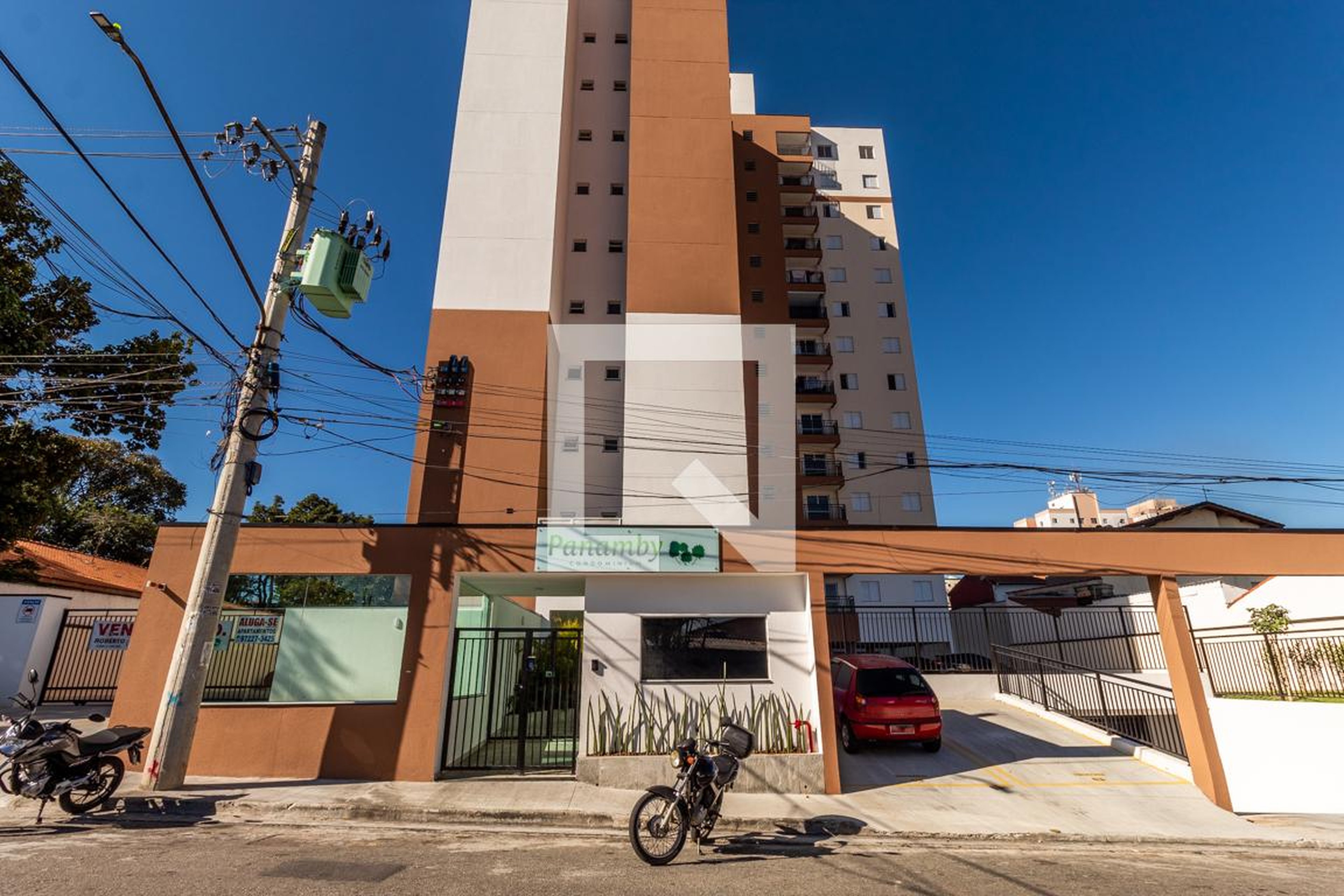 Fachada Condomínio em Rua Francisco Aíres, 385