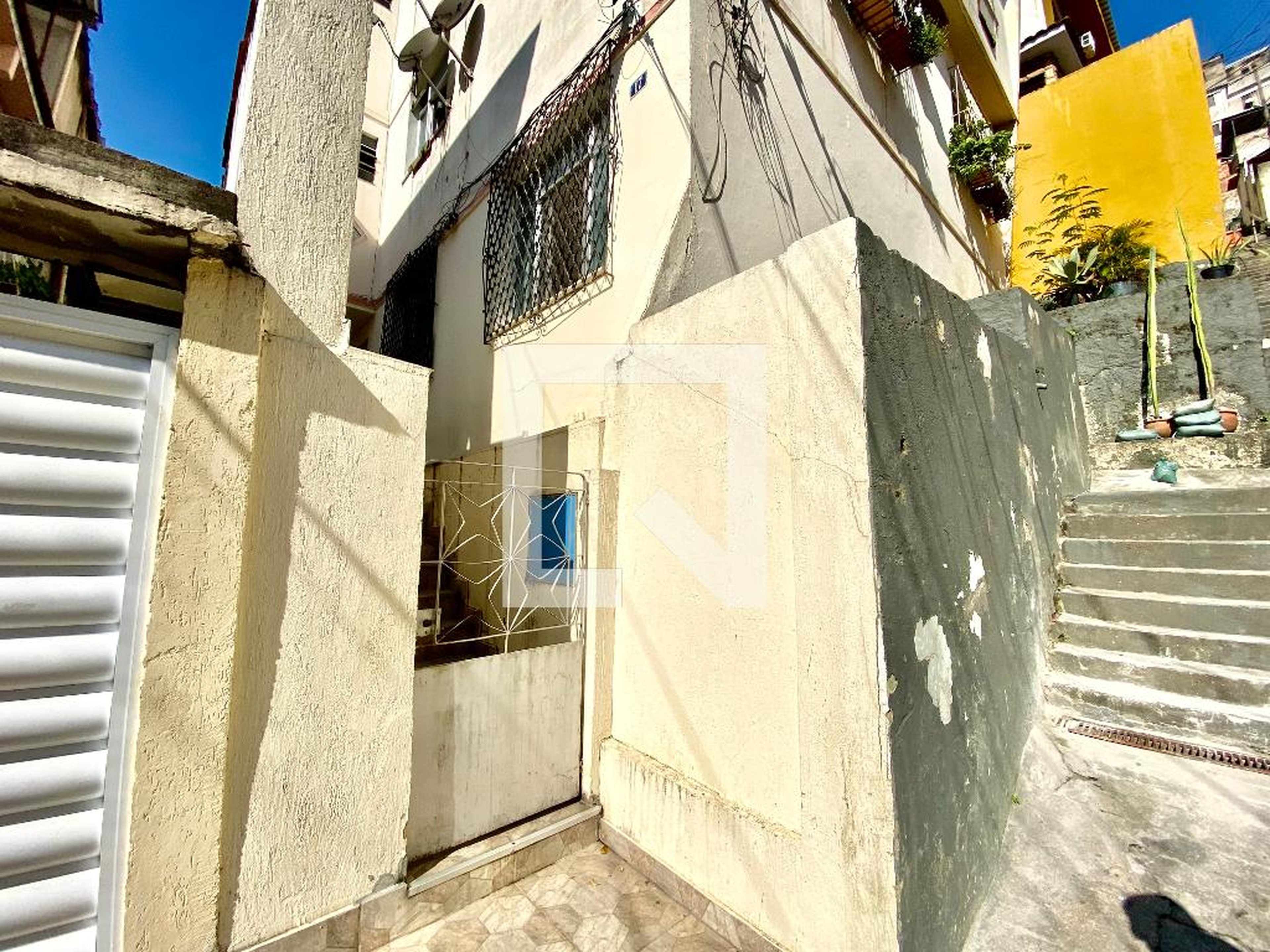 Fachada do Prédio Condomínio em Rua Araújo Leitão, 501