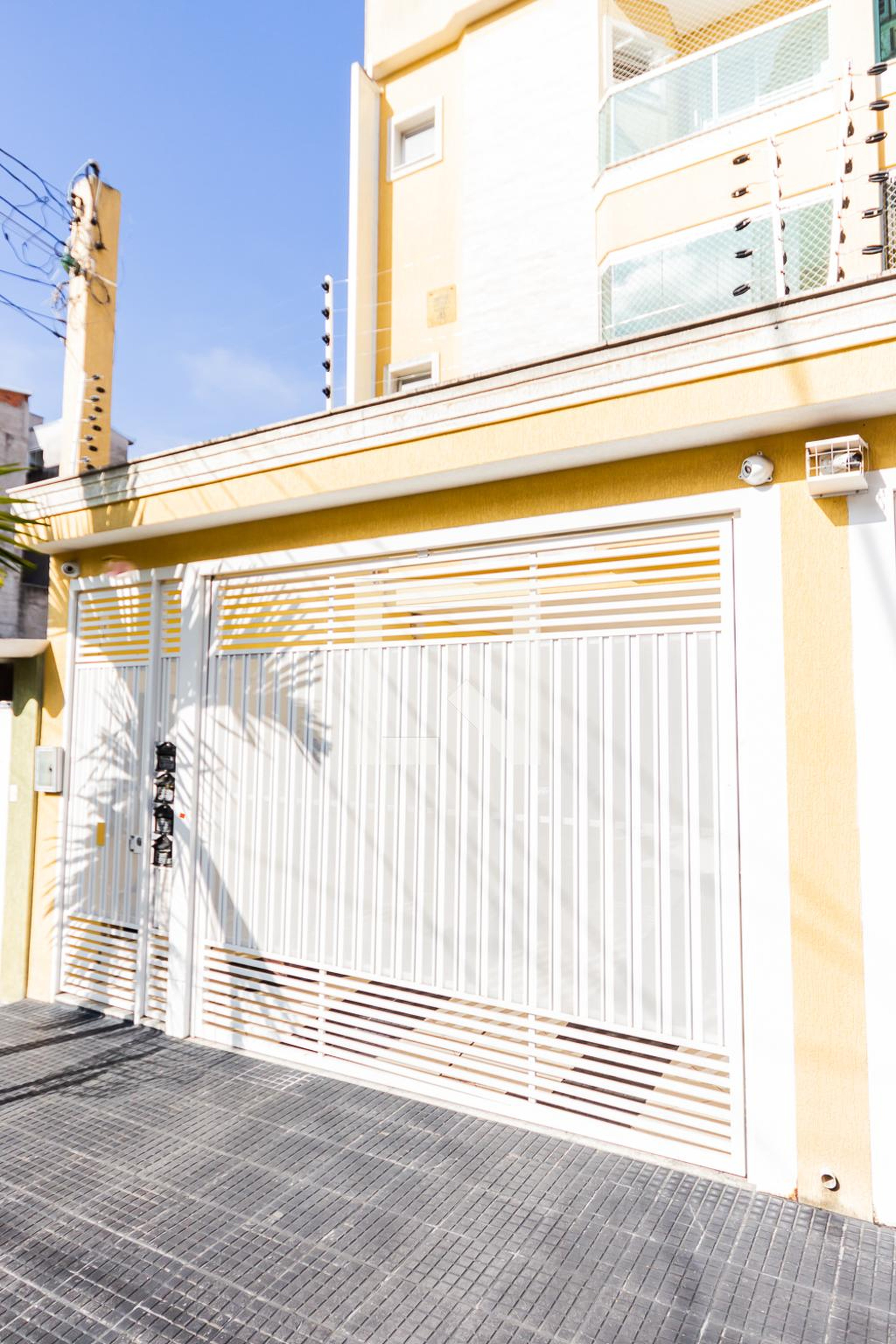 Fachada Condomínio em Rua dos Jequitibás, 167